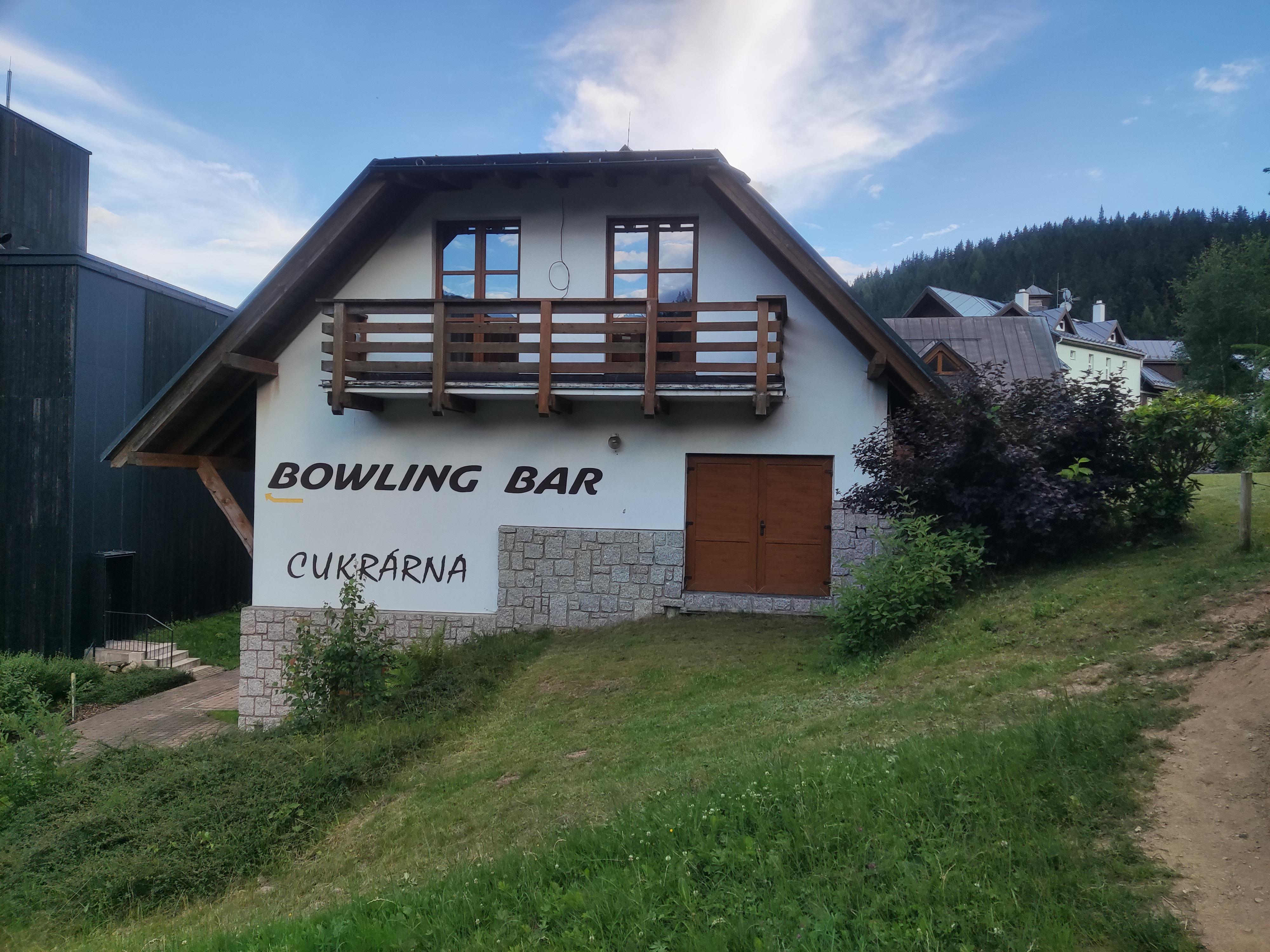 Bowling bar