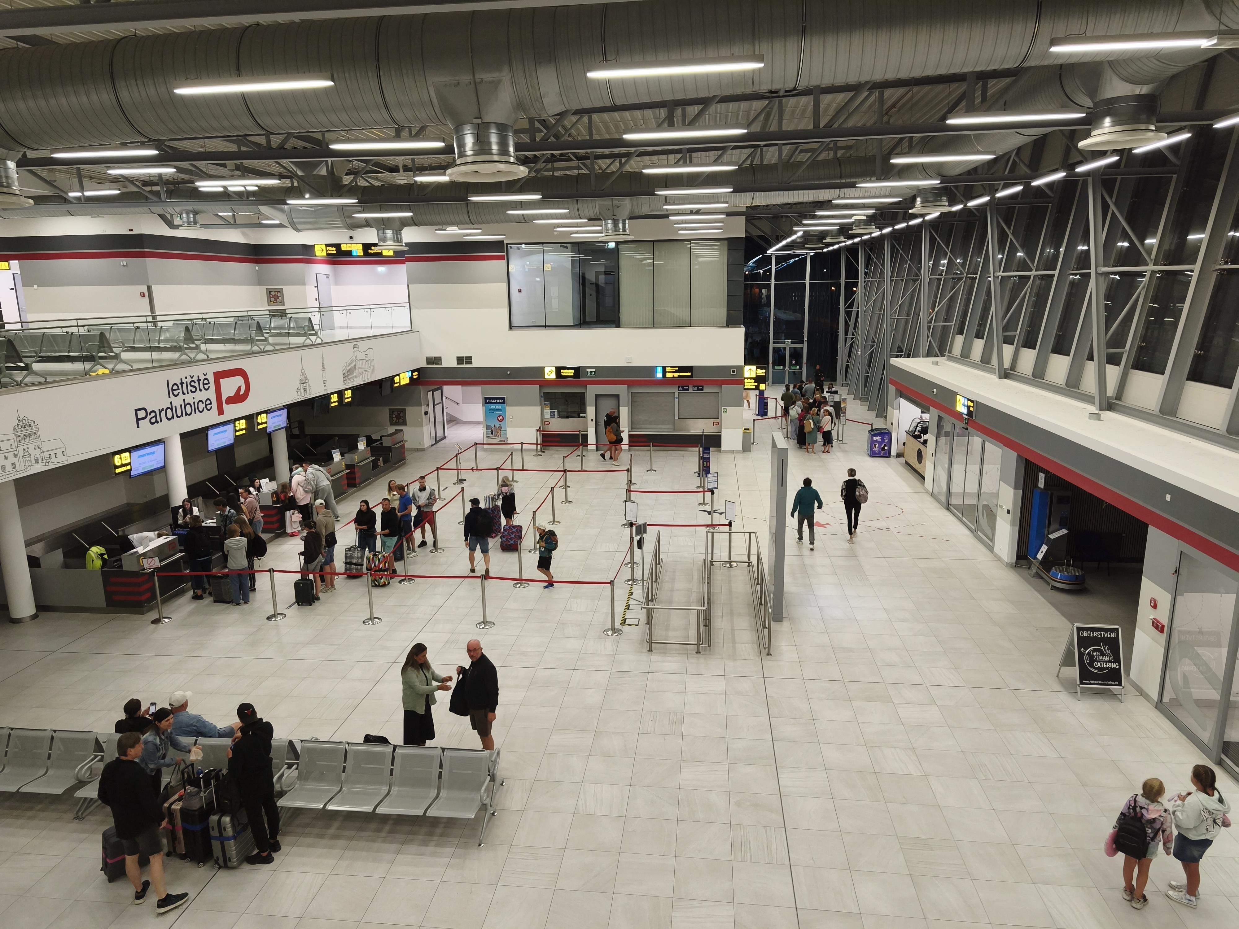 Letiště Pardubice - terminál Jana Kašpara foto 2