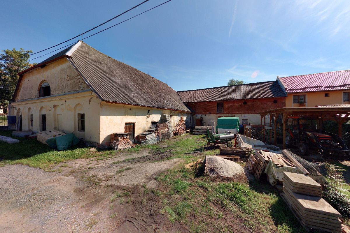 Farma rodiny Dlouhých - Samoobslužný stánek