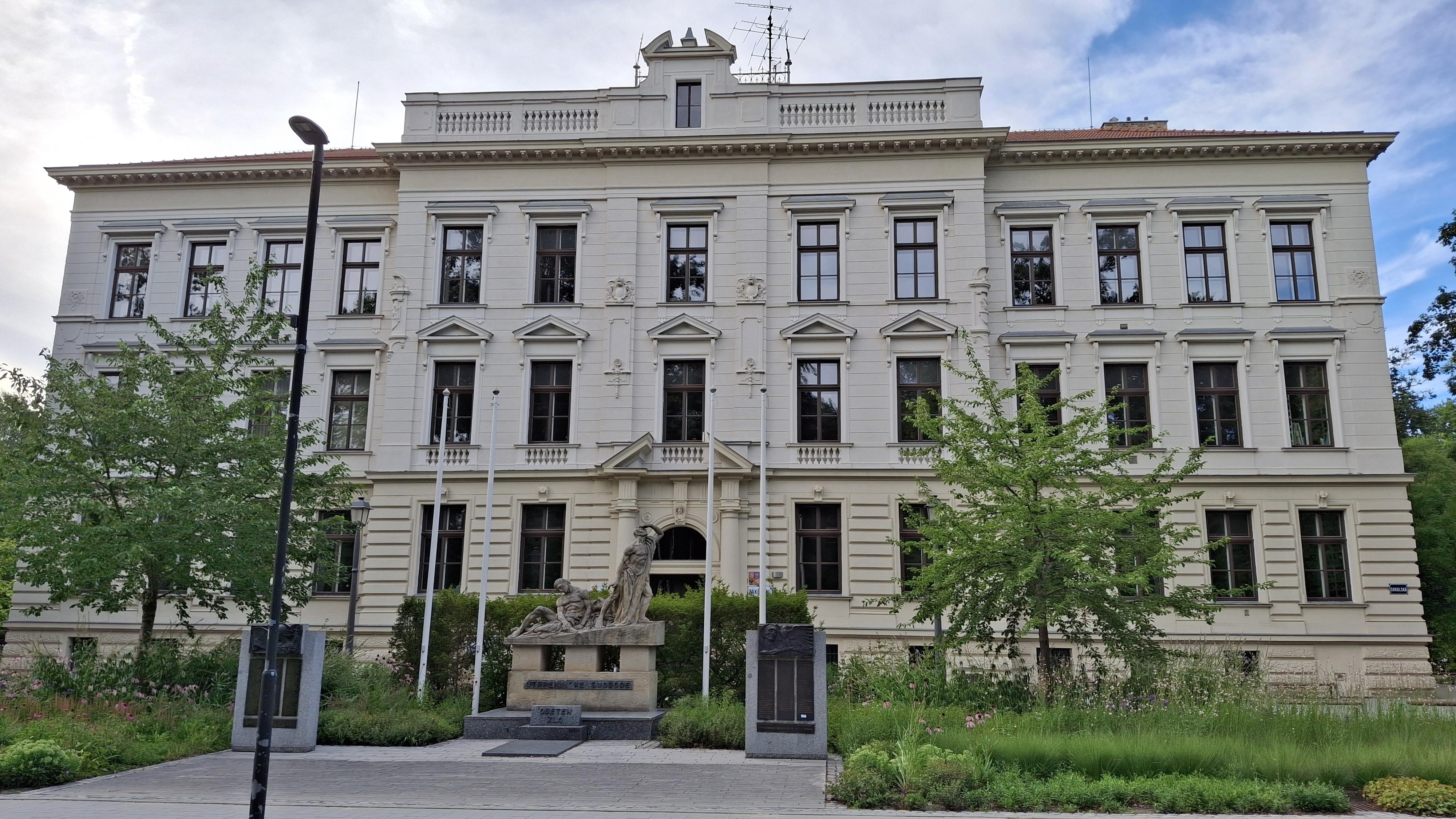 Základní škola Třeboň, Na Sadech 375 foto 2