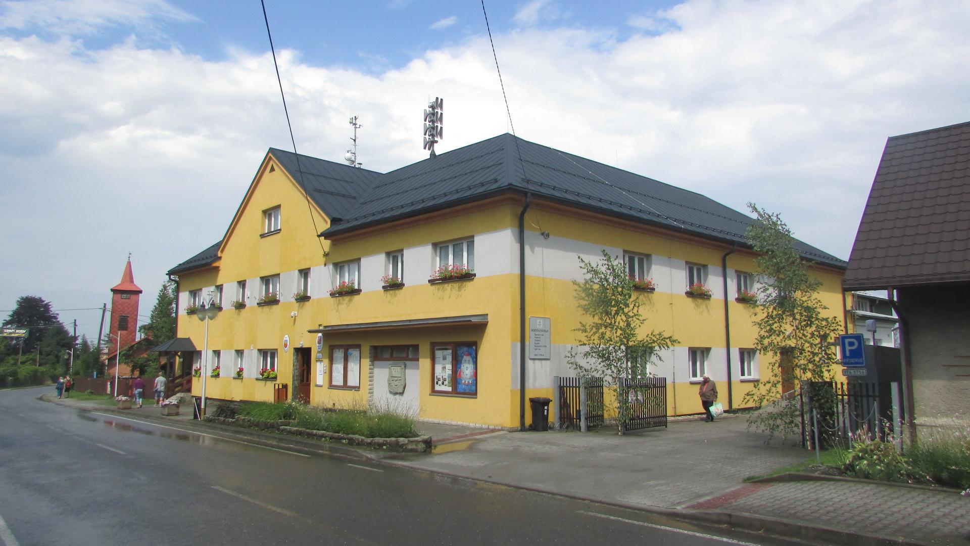 Komorní Lhotka - obecní úřad foto 3