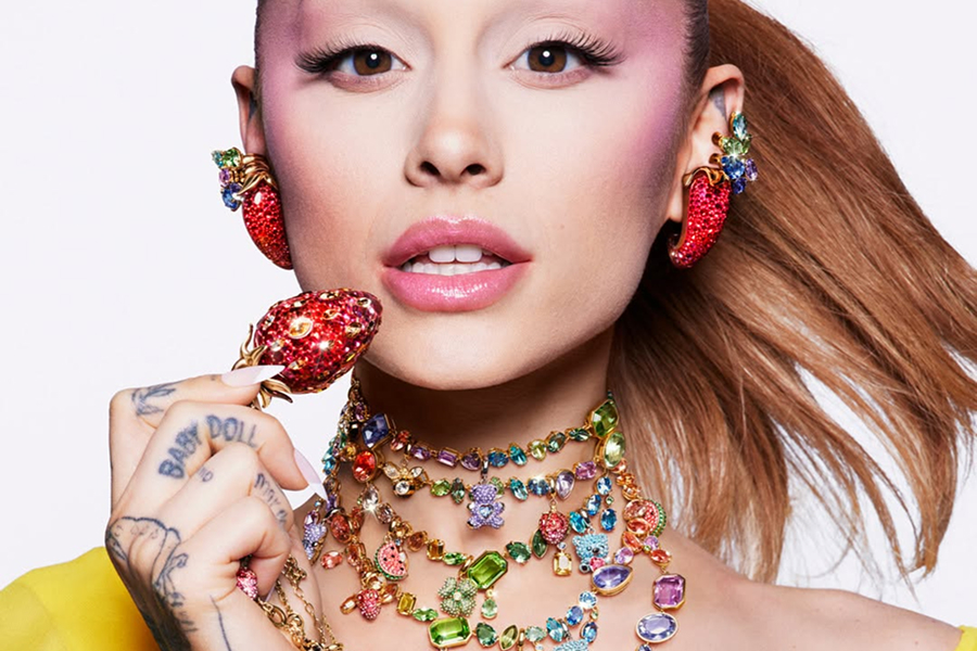 - 30 % NA ŠPERKY SWAROVSKI