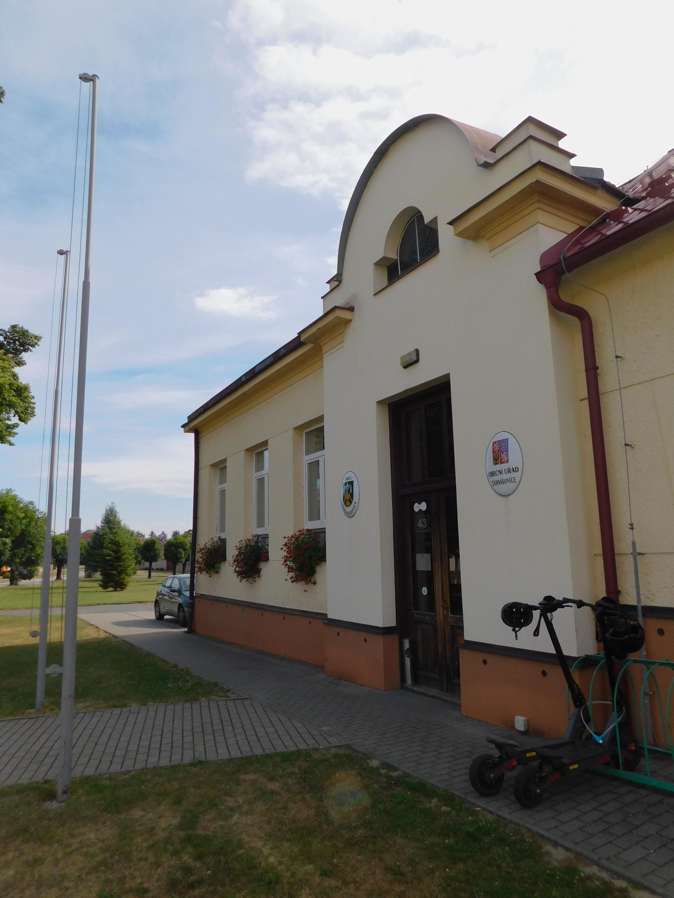 Zahnašovice - obecní úřad foto 3