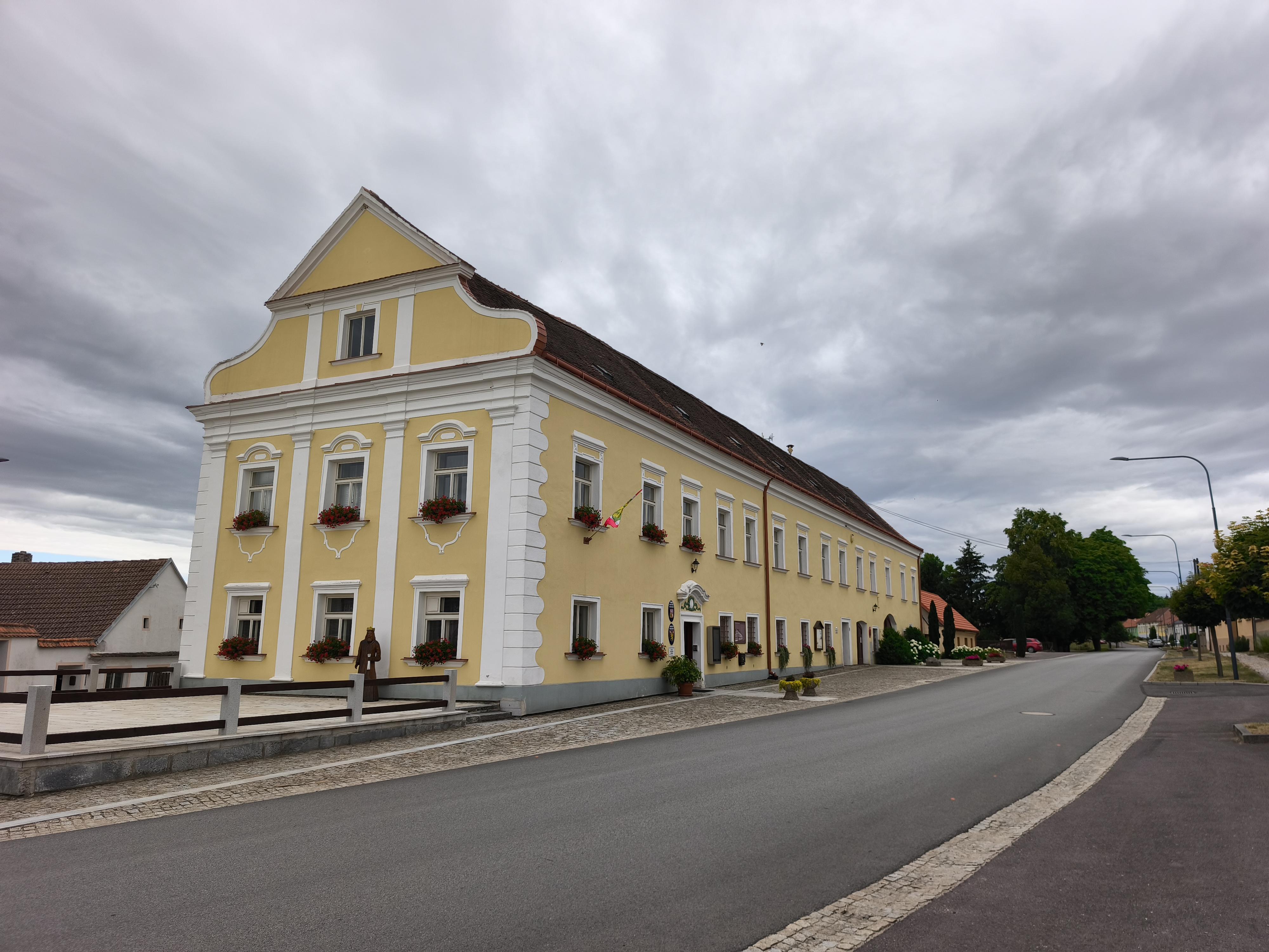 Vratěnín - úřad městyse foto 3