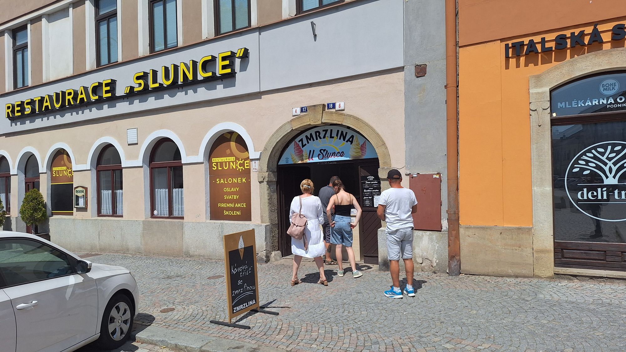 Zmrzlina U Slunce