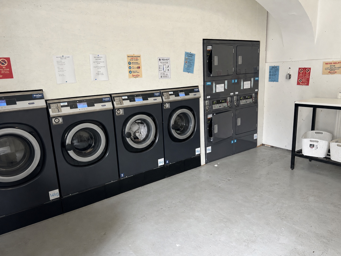Spin&Sip Laundromat foto 6