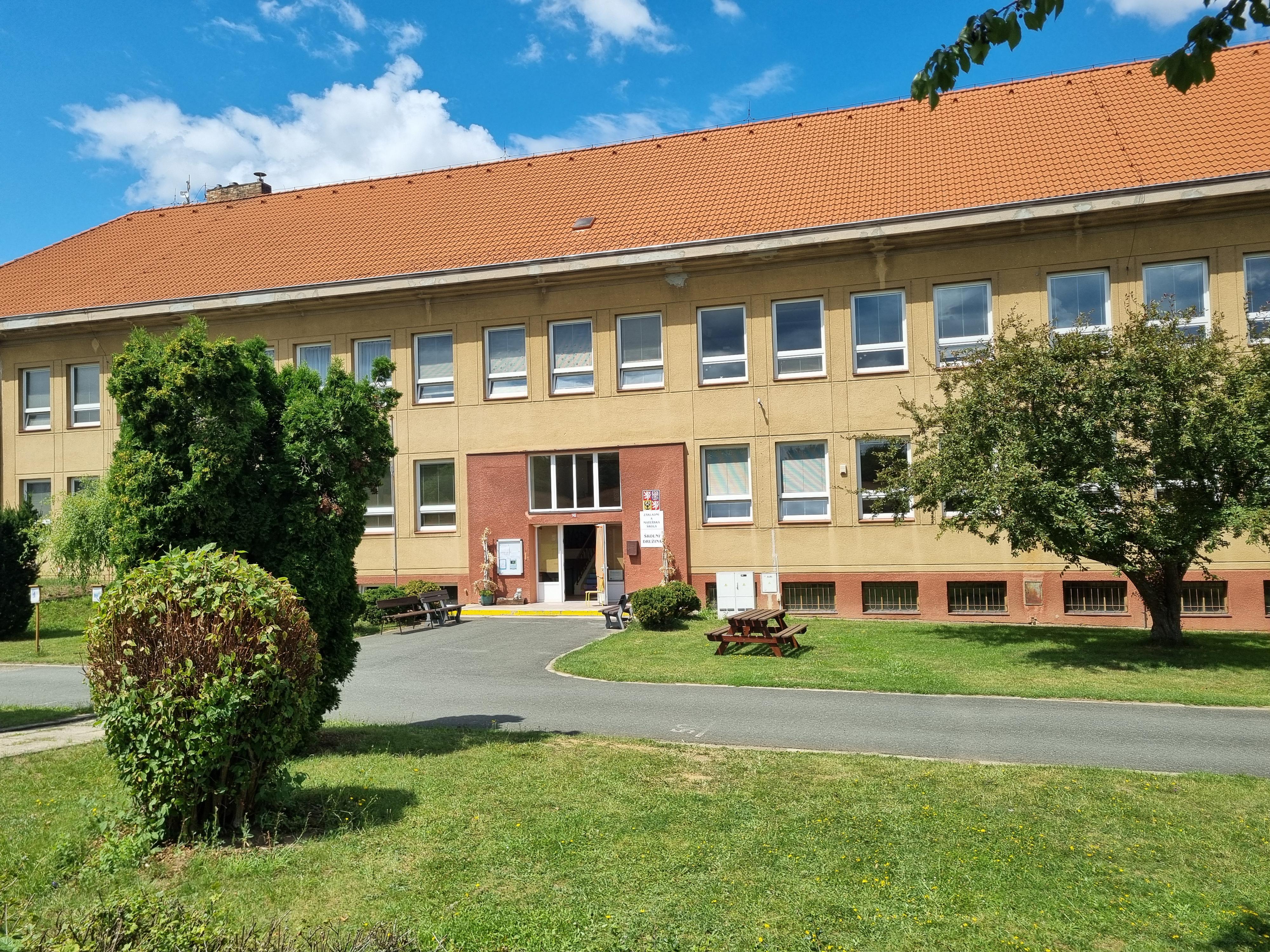 Základní škola a Mateřská škola Červené Janovice foto 3