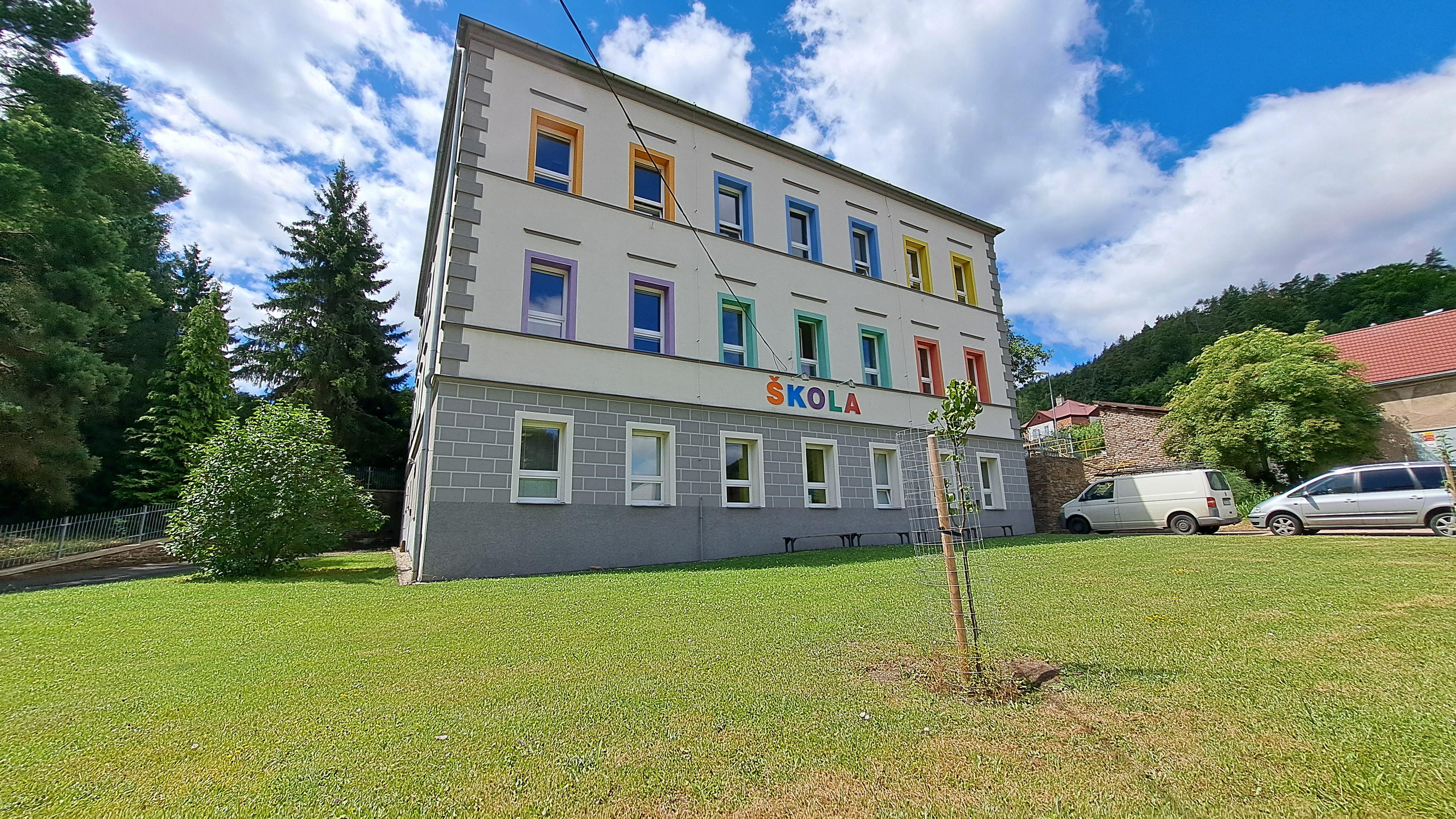 Základní škola a Mateřská škola Perštejn, okres Chomutov foto 3