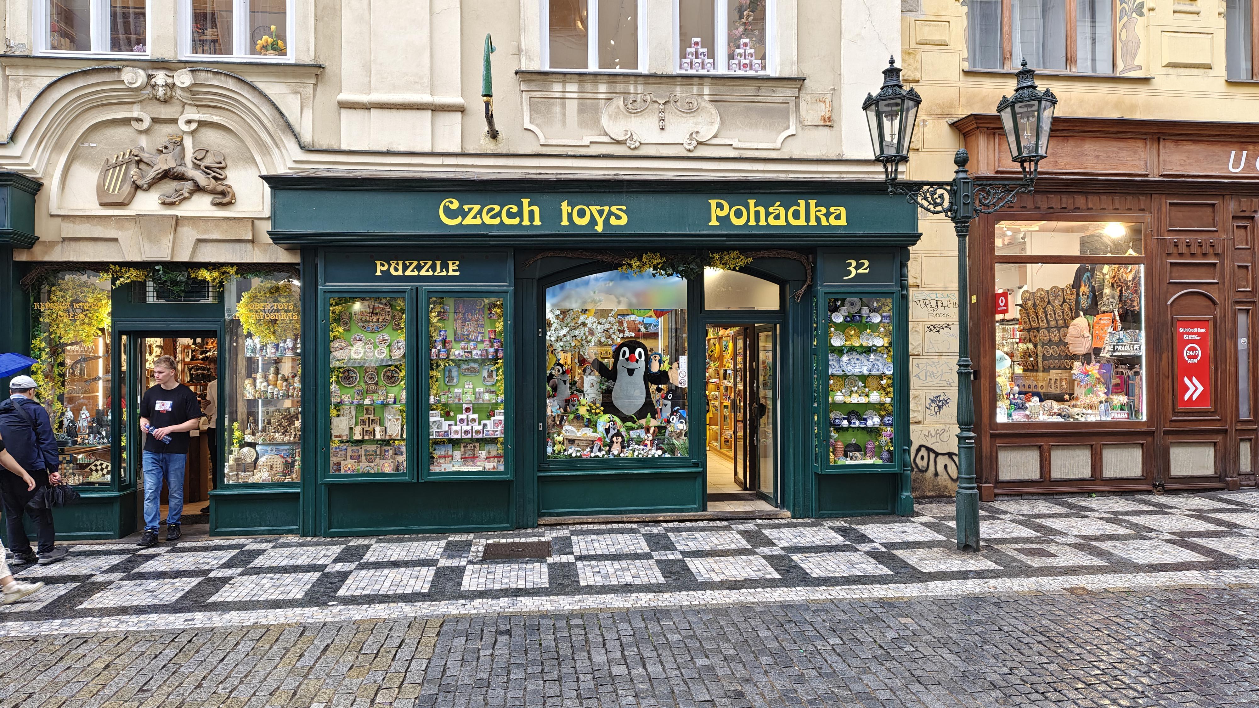 Pohádka s.r.o. Hračky u Zlatého Lva foto 4