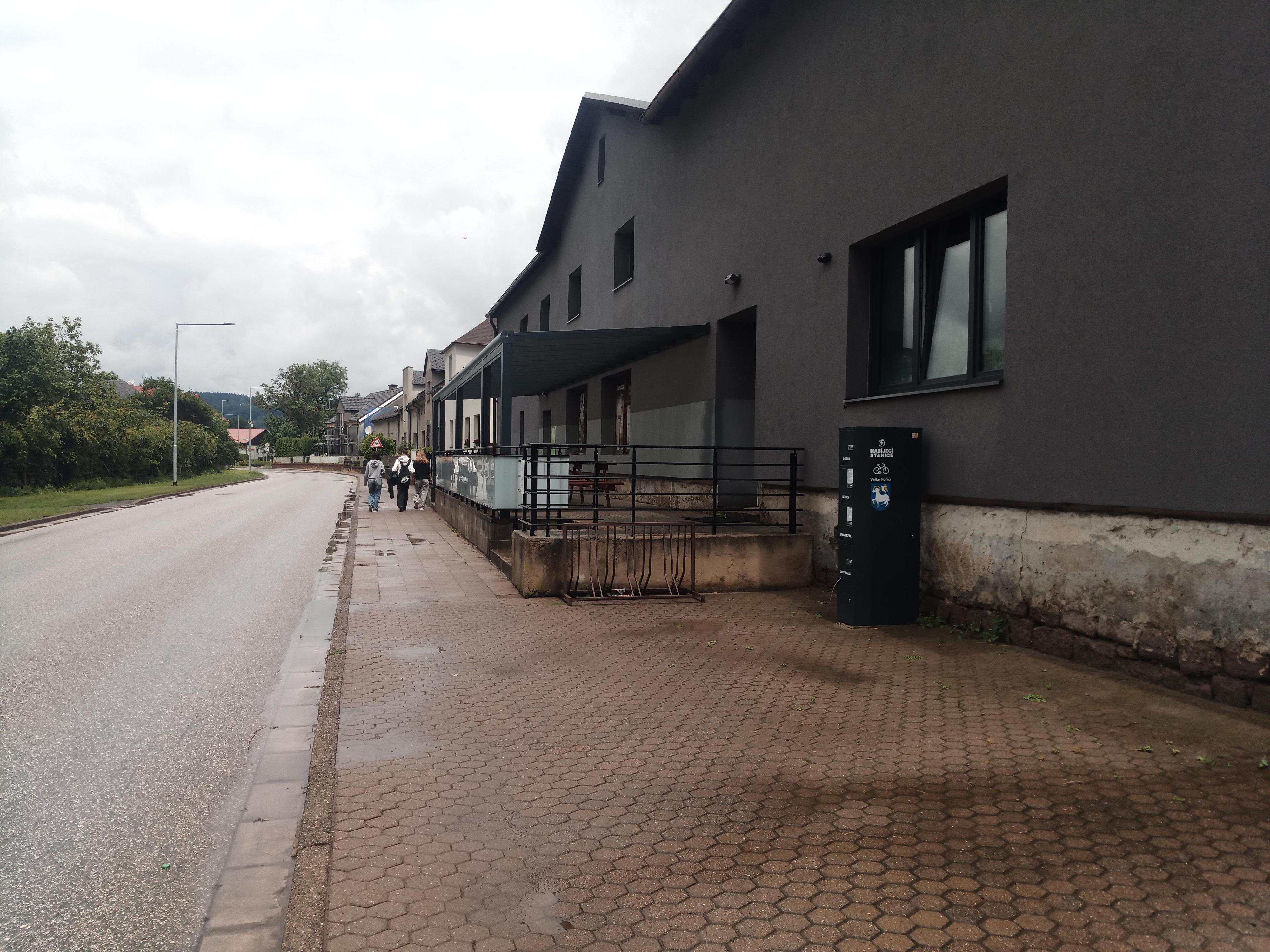 Nabíjecí stanice pro elektrokola a mobilní zařízení foto 2