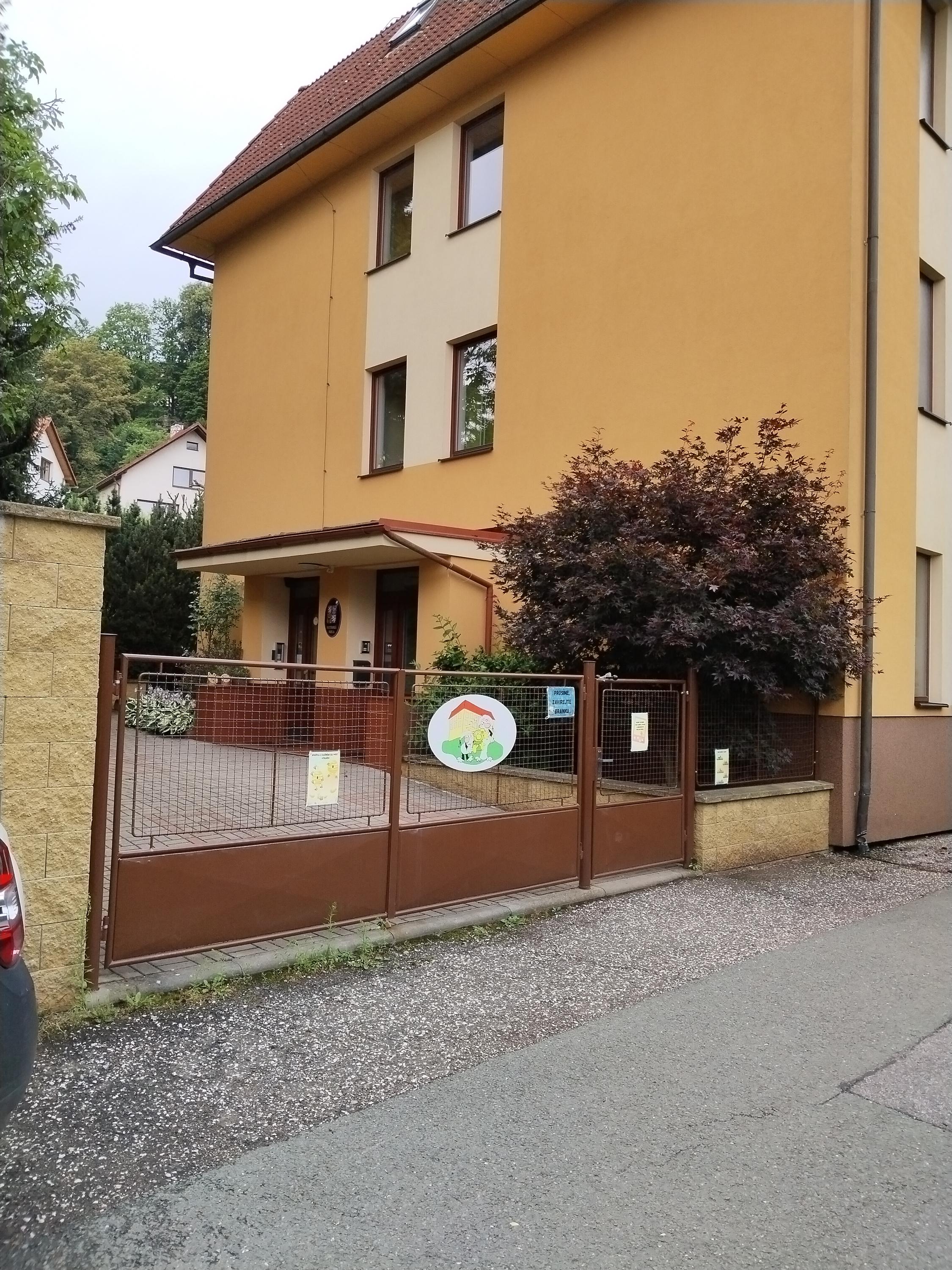 ZŠ a MŠ Pecka, okres Jičín foto 3