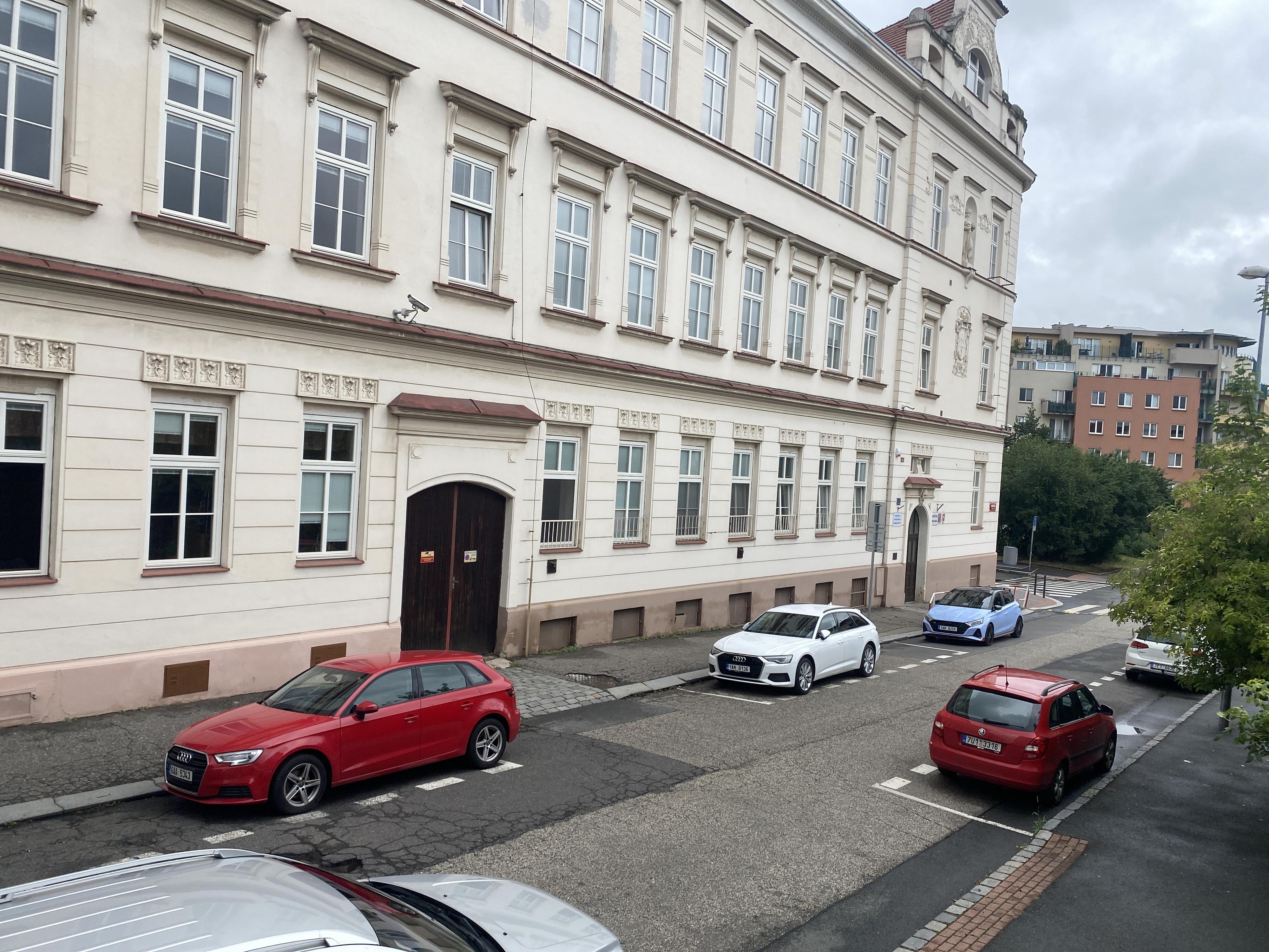 ZŠ Bohumila Hrabala, Praha 8 foto 2