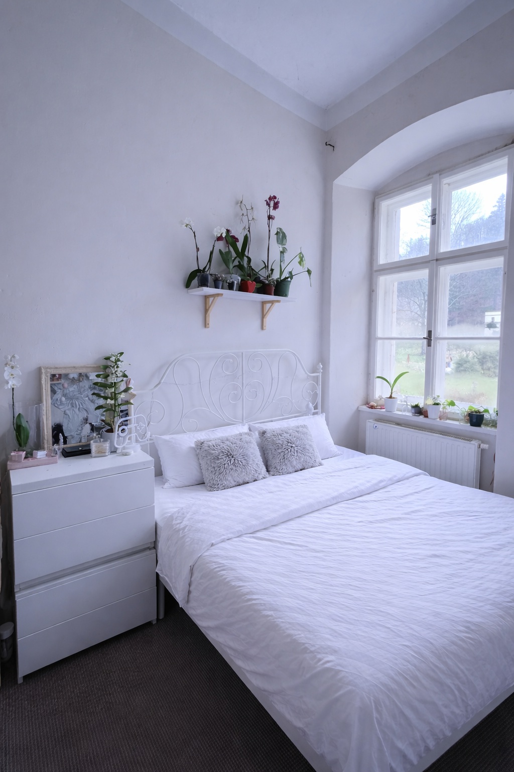 Eliška Kolomazníková, DiS - makléřka RE/MAX G8 Reality foto 2