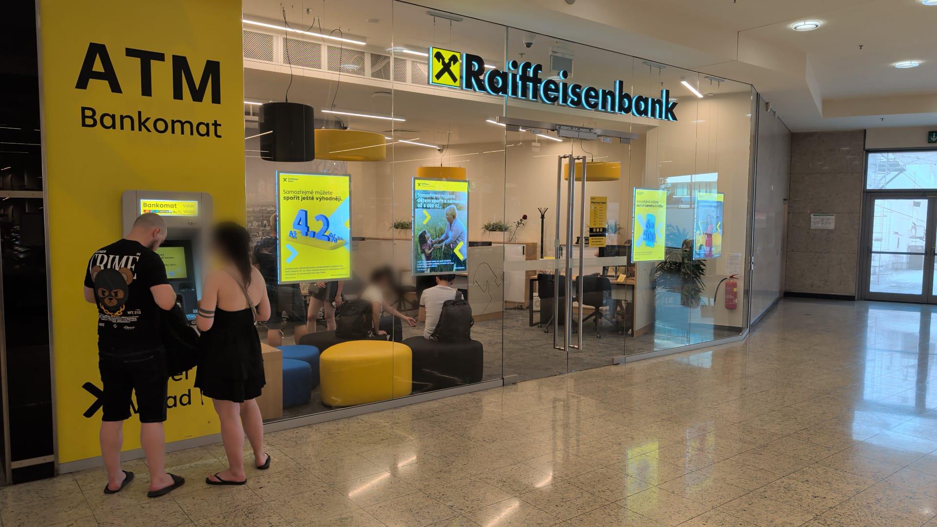 Raiffeisenbank - bankomat foto 1
