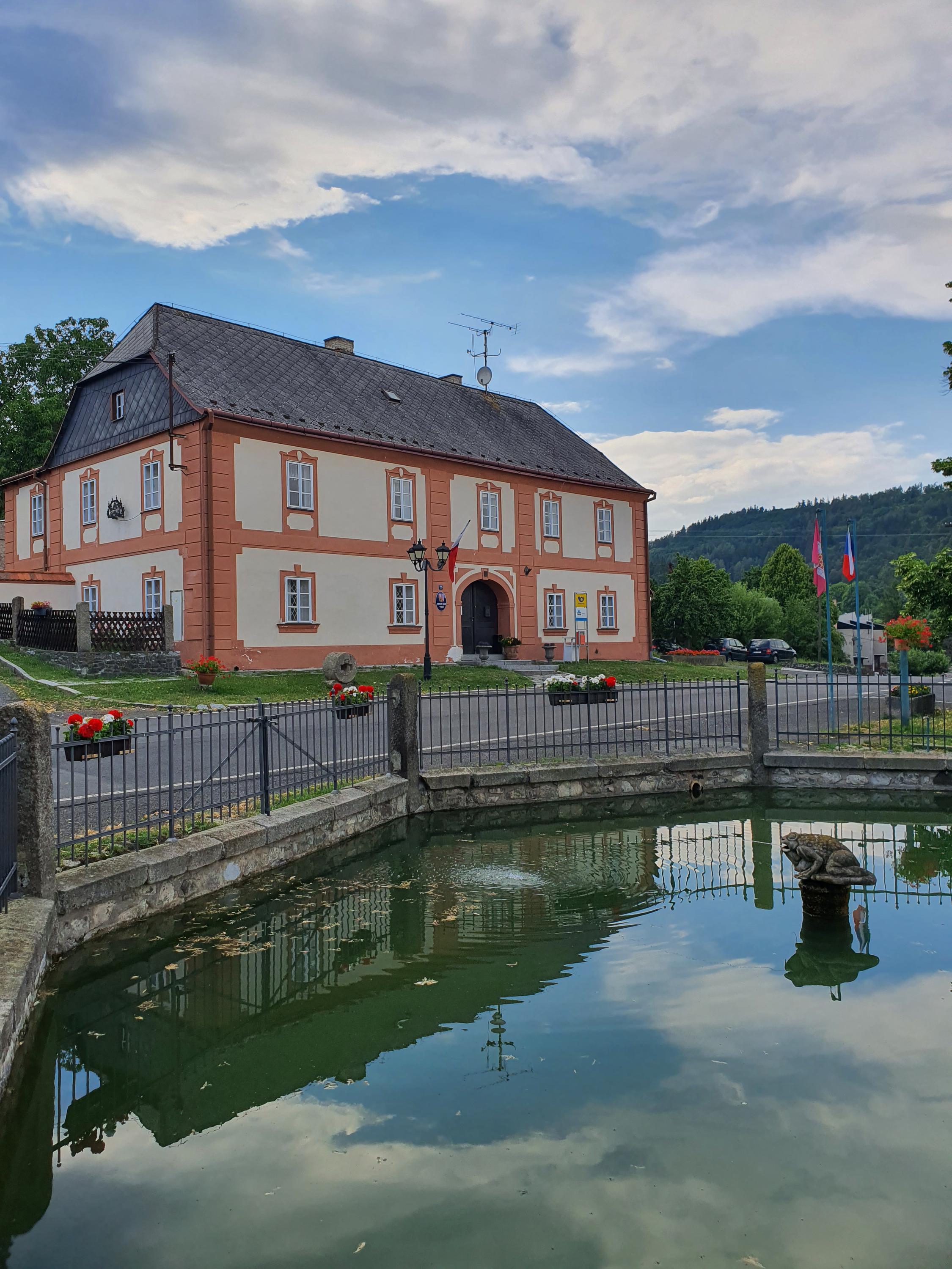 Valeč - obecní úřad foto 2