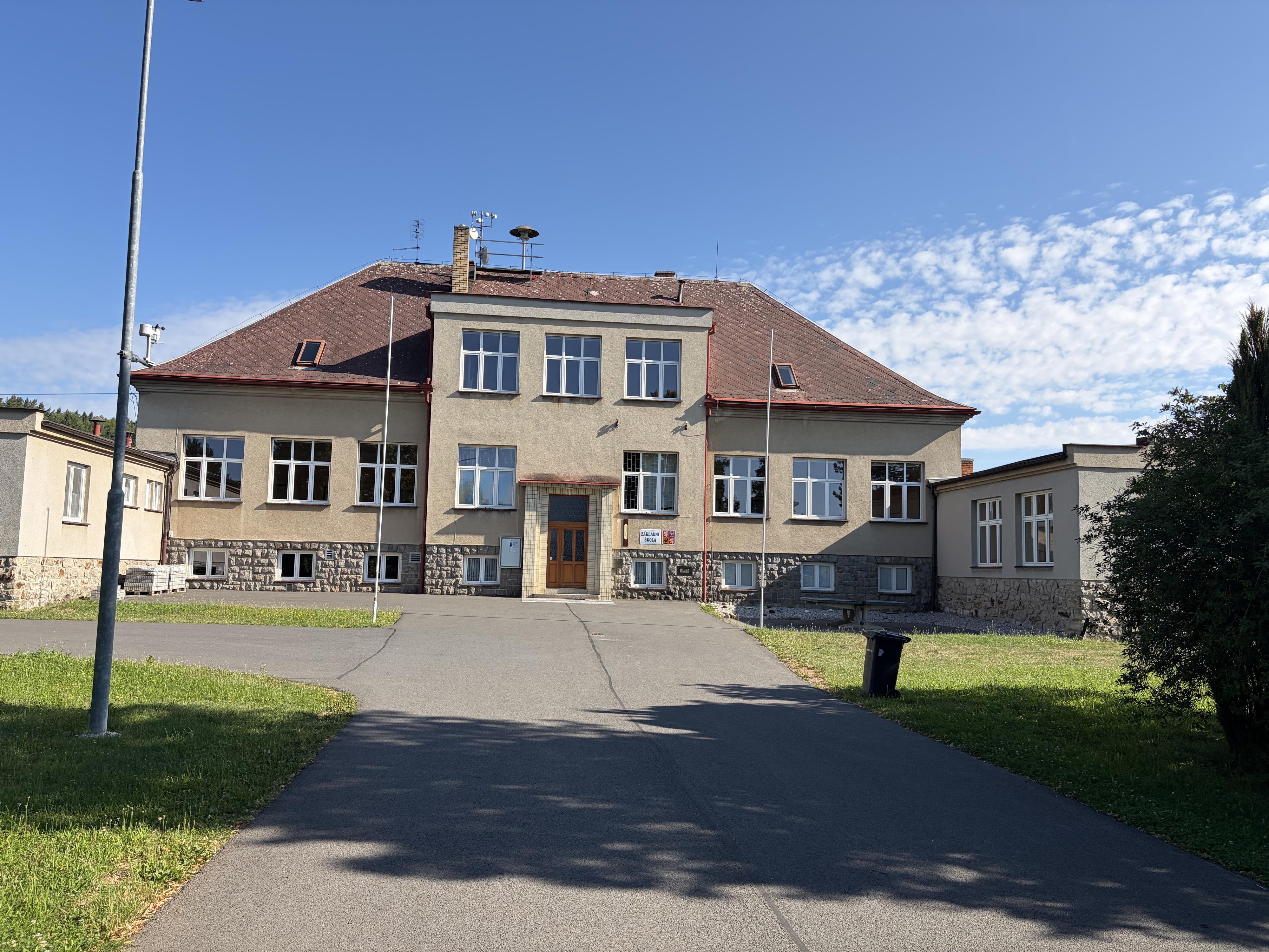 ZŠ Dobříč