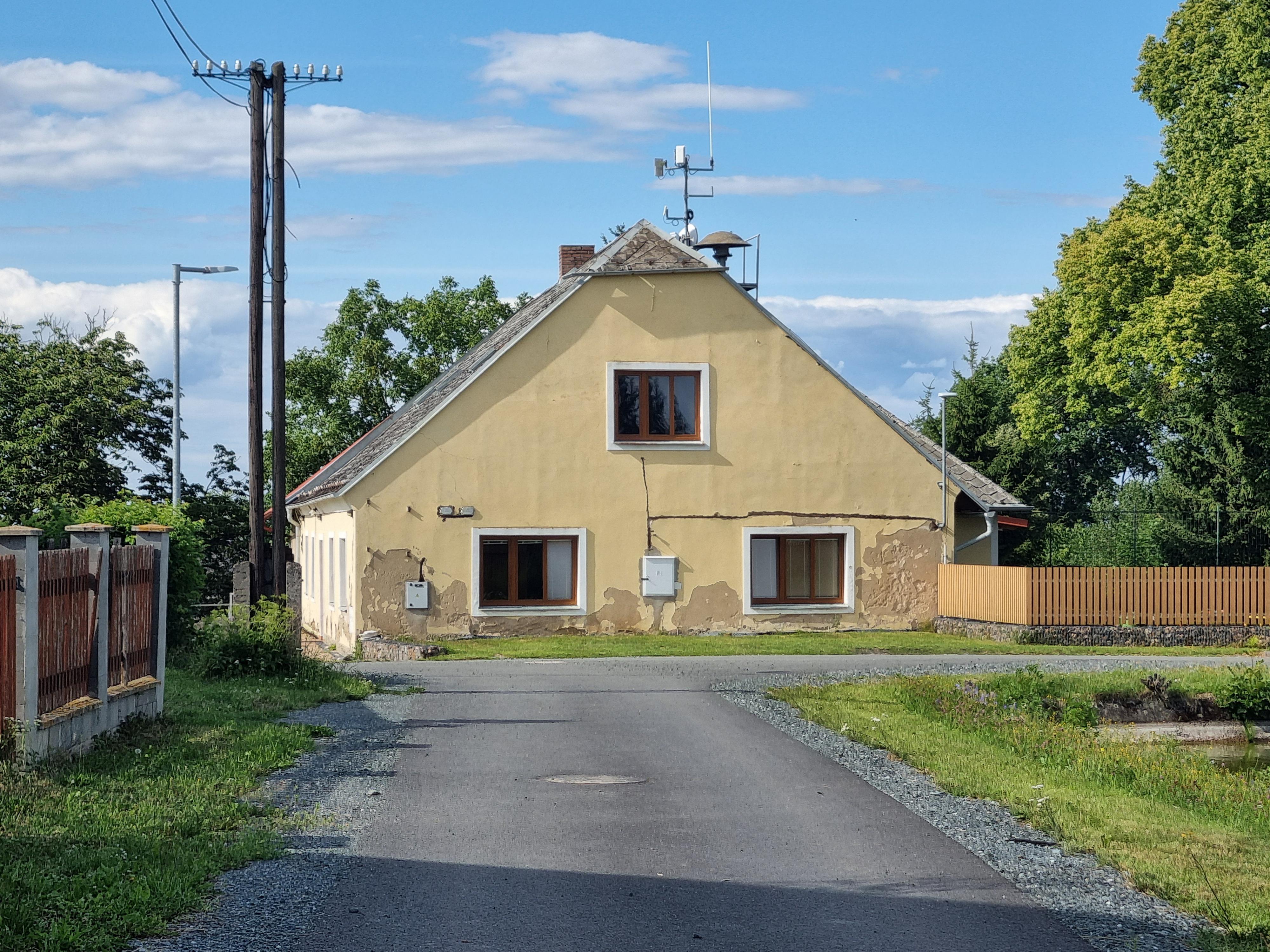 Dobrovítov - obecní úřad foto 2