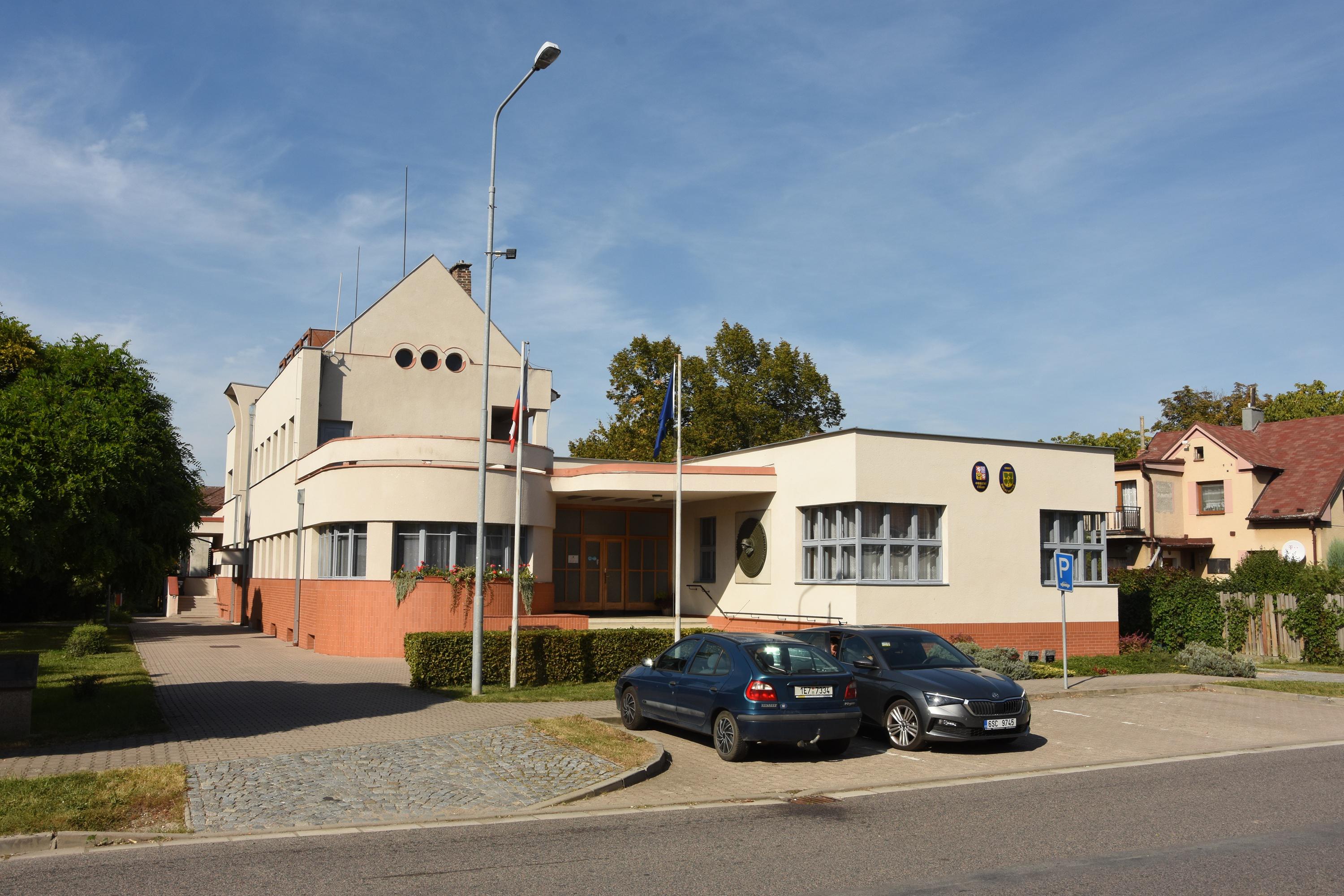 Dolní Roveň - obecní úřad foto 2