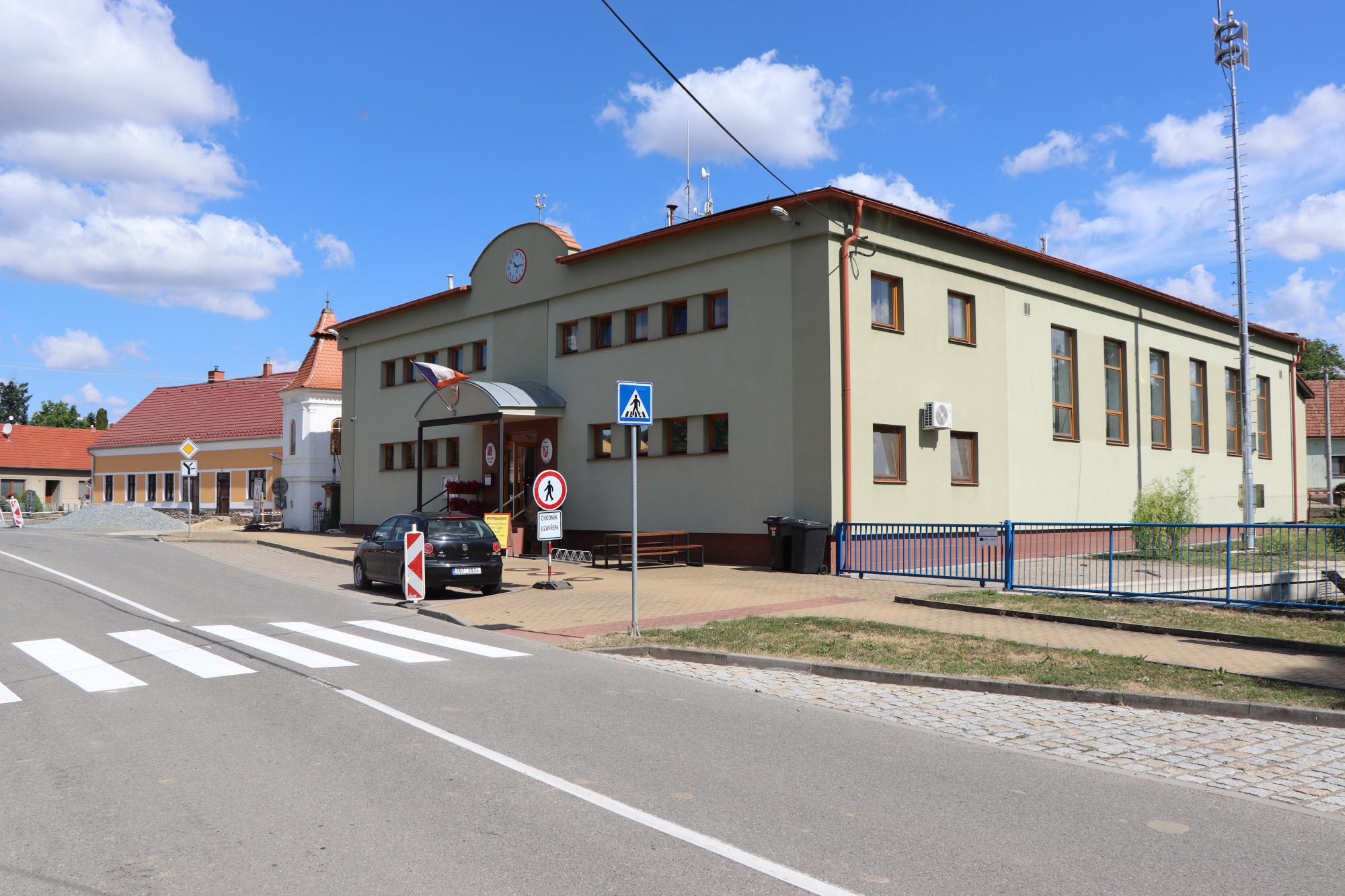 Senorady - obecní úřad foto 2