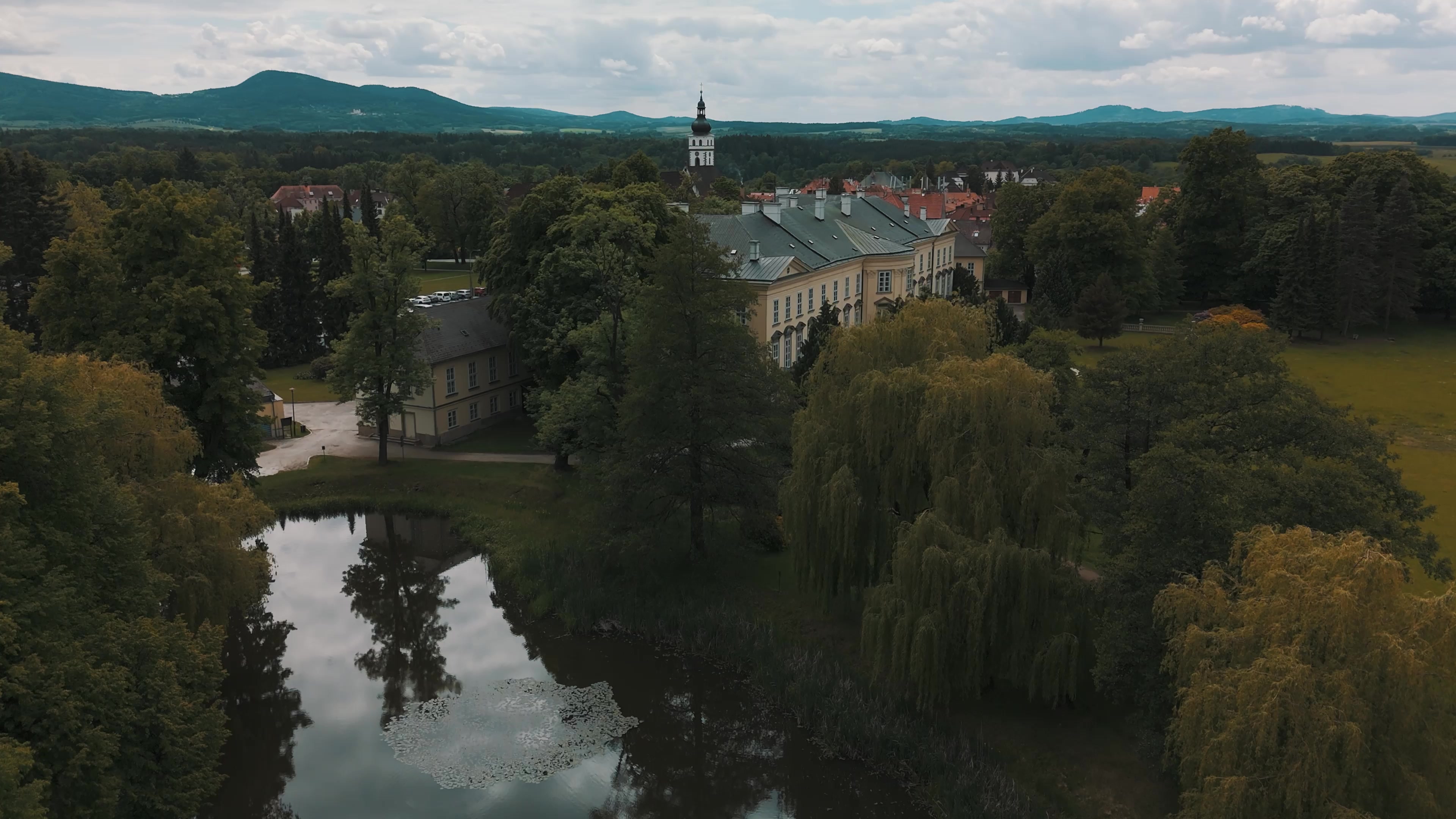 Ubytování na zámku v Nových Hradech foto 2 (náhled videa)