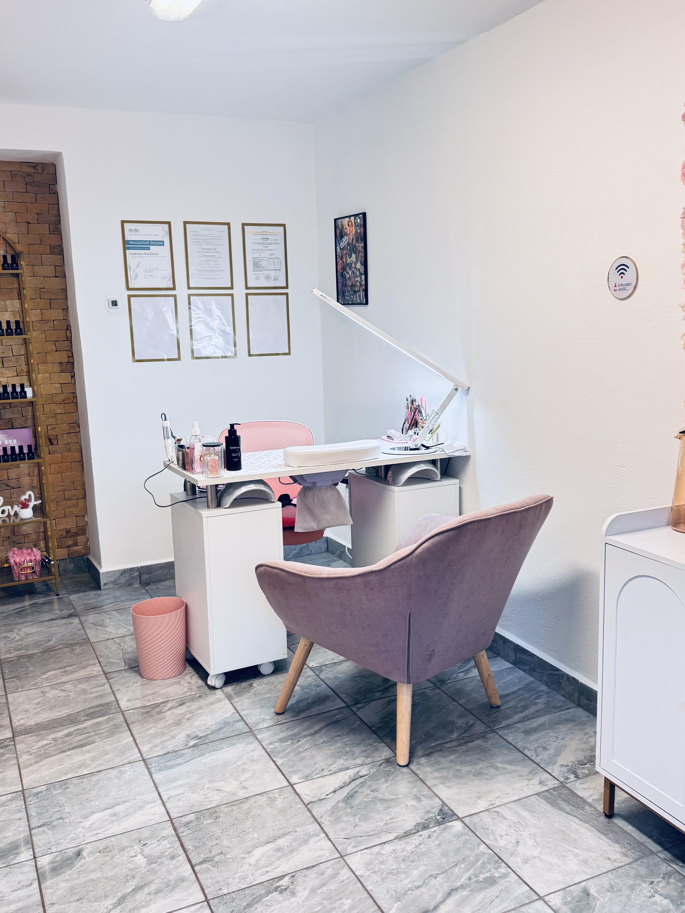 VV Nails & Beauty foto 2