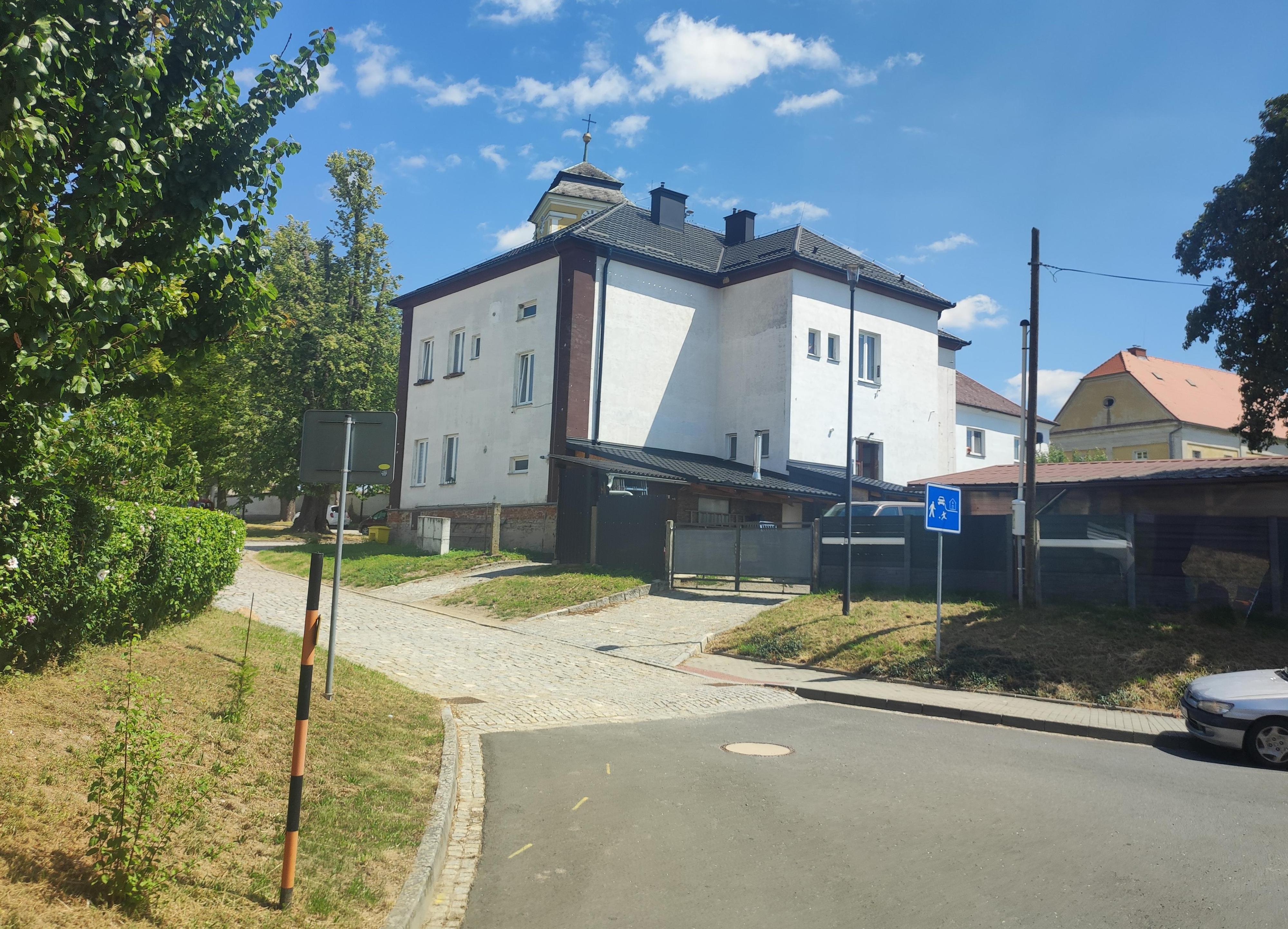Pošta Nová Hradečná foto 1