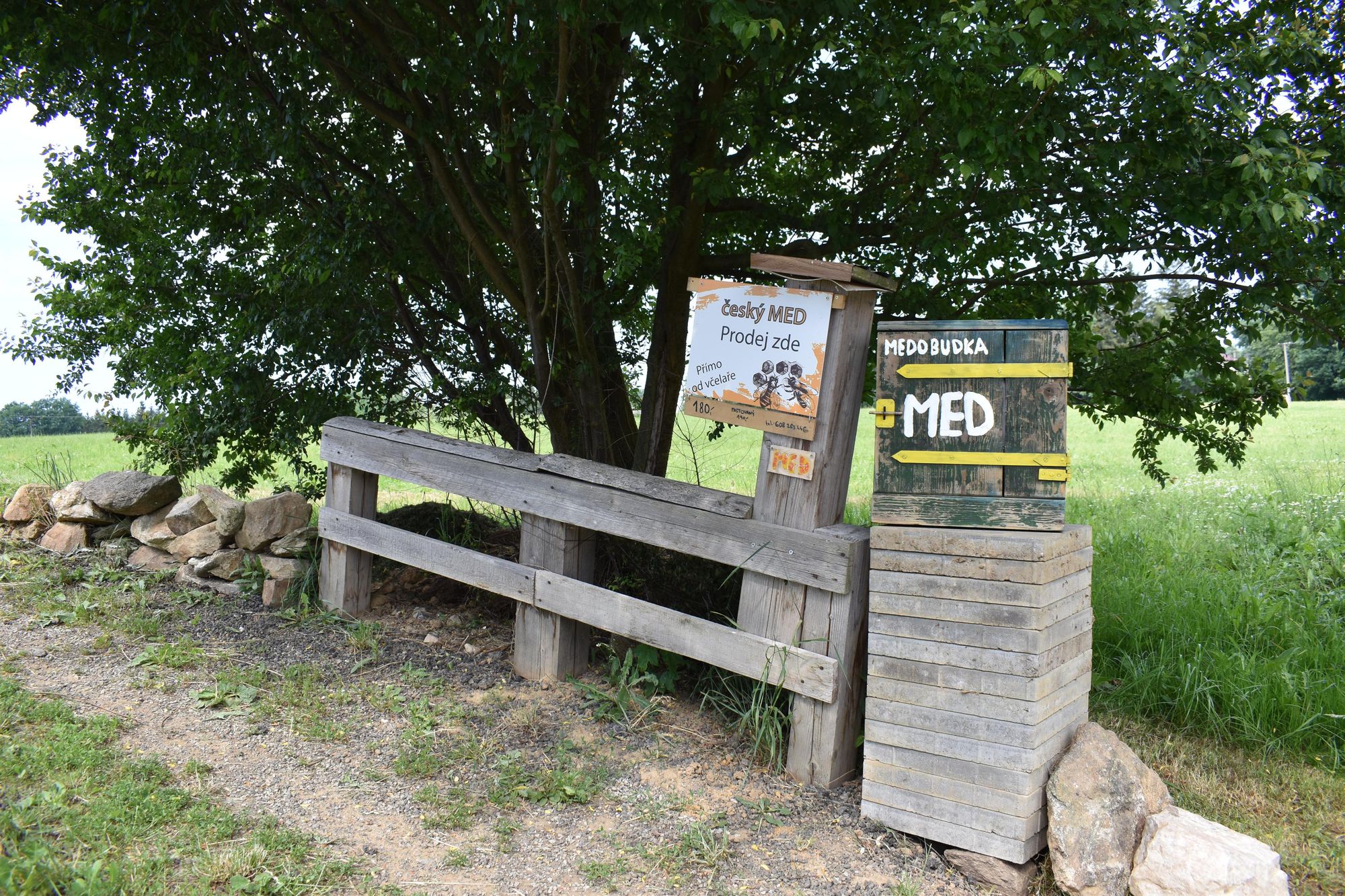Medobudka - samoobslužný prodej medu foto 1
