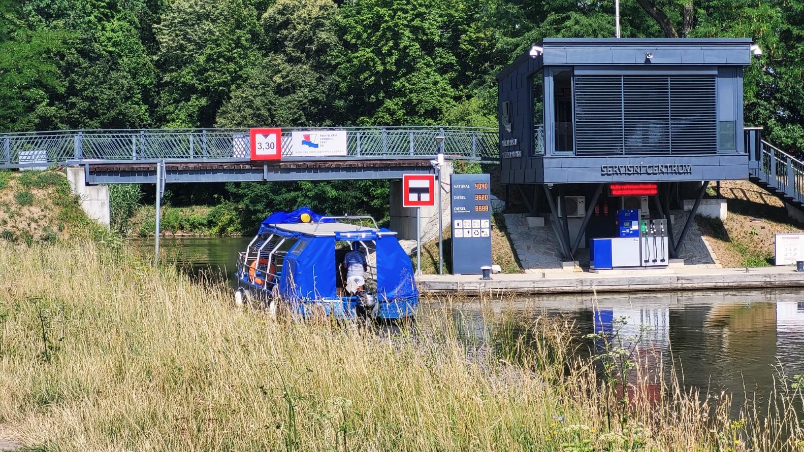 Čerpací stanice pro lodě - Přístav Veselí nad Moravou