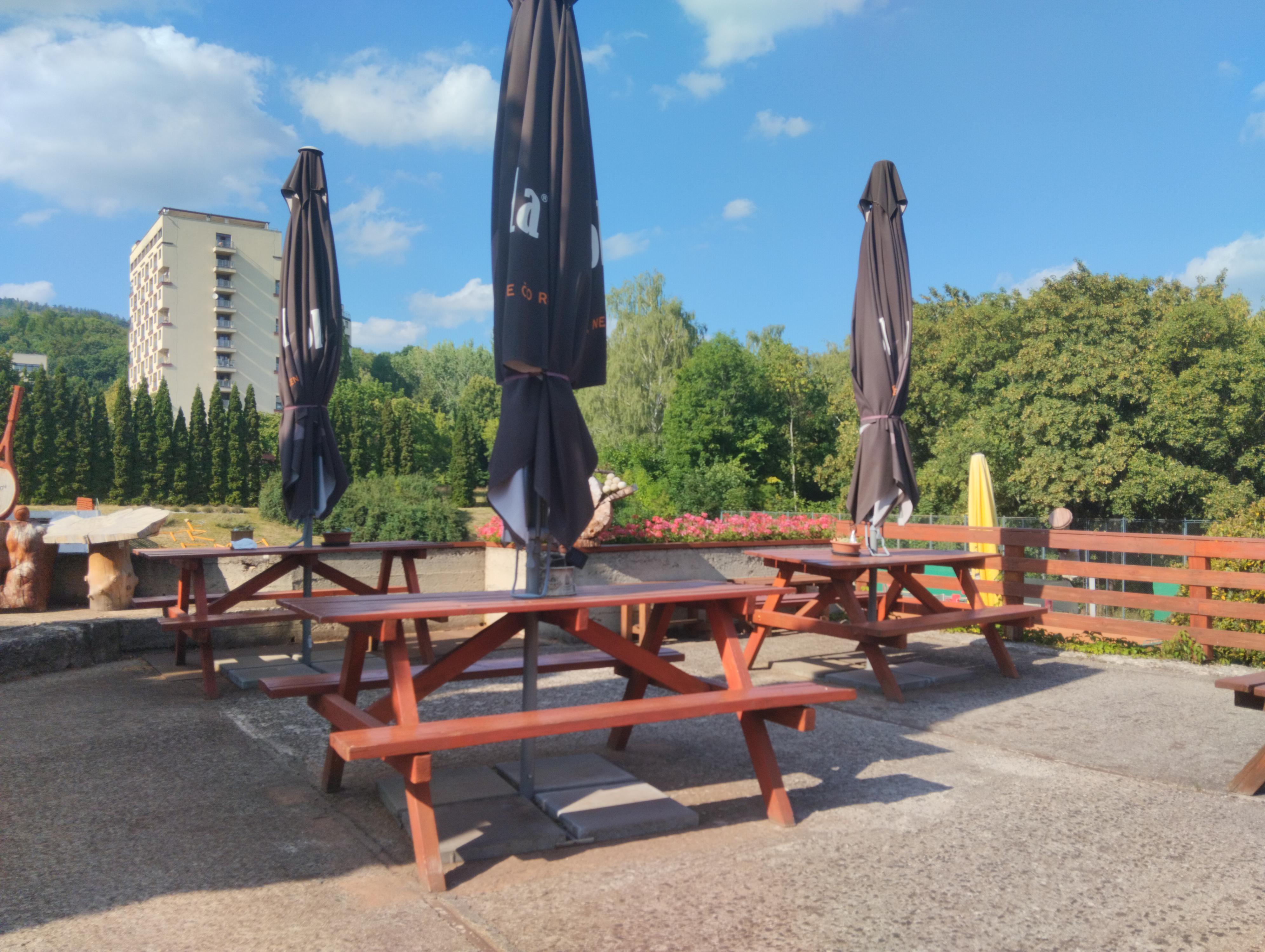 Občerstvení u sportovní haly foto 4