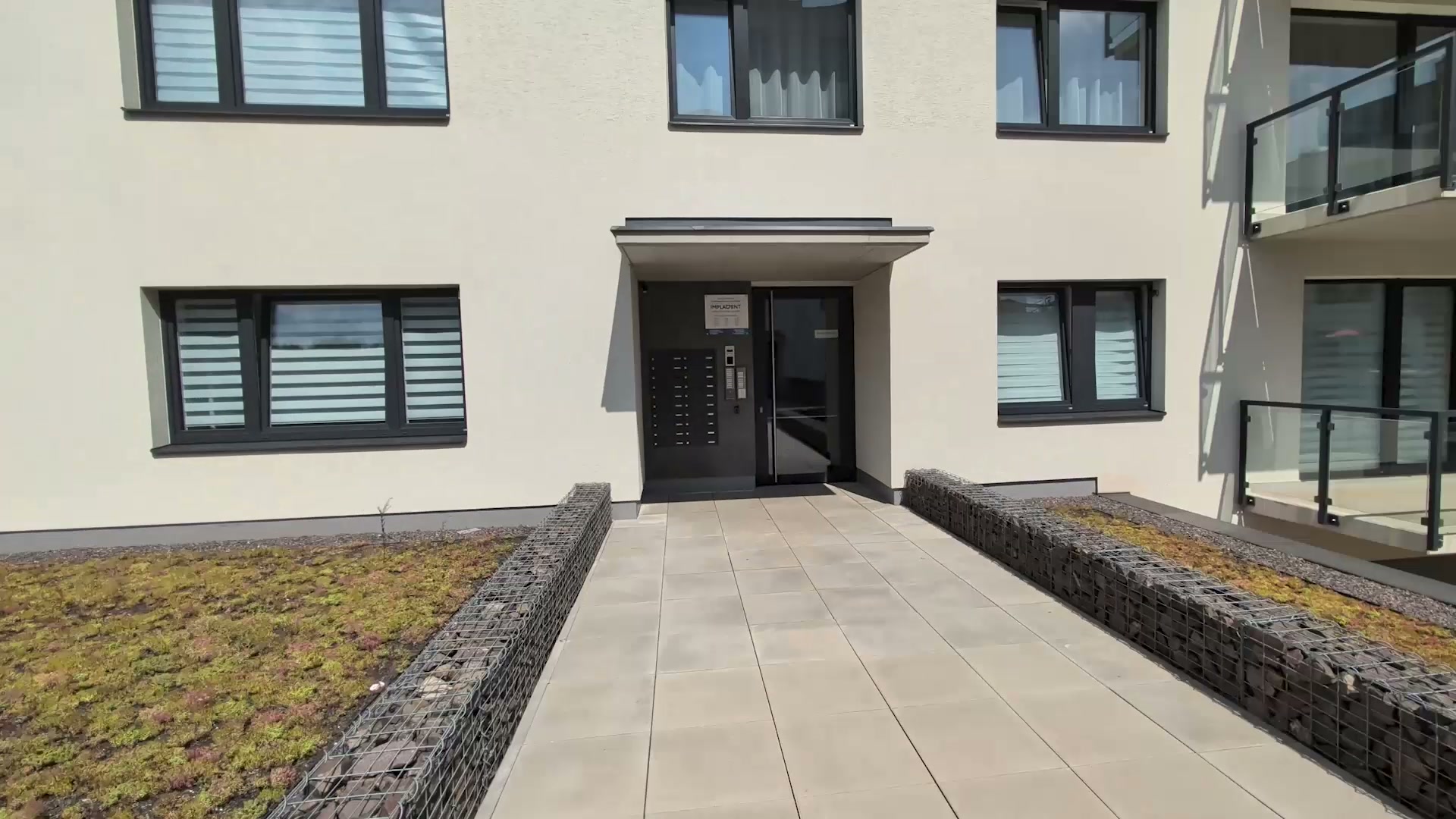 zubní klinika ImplaDent foto 2 (náhled videa)