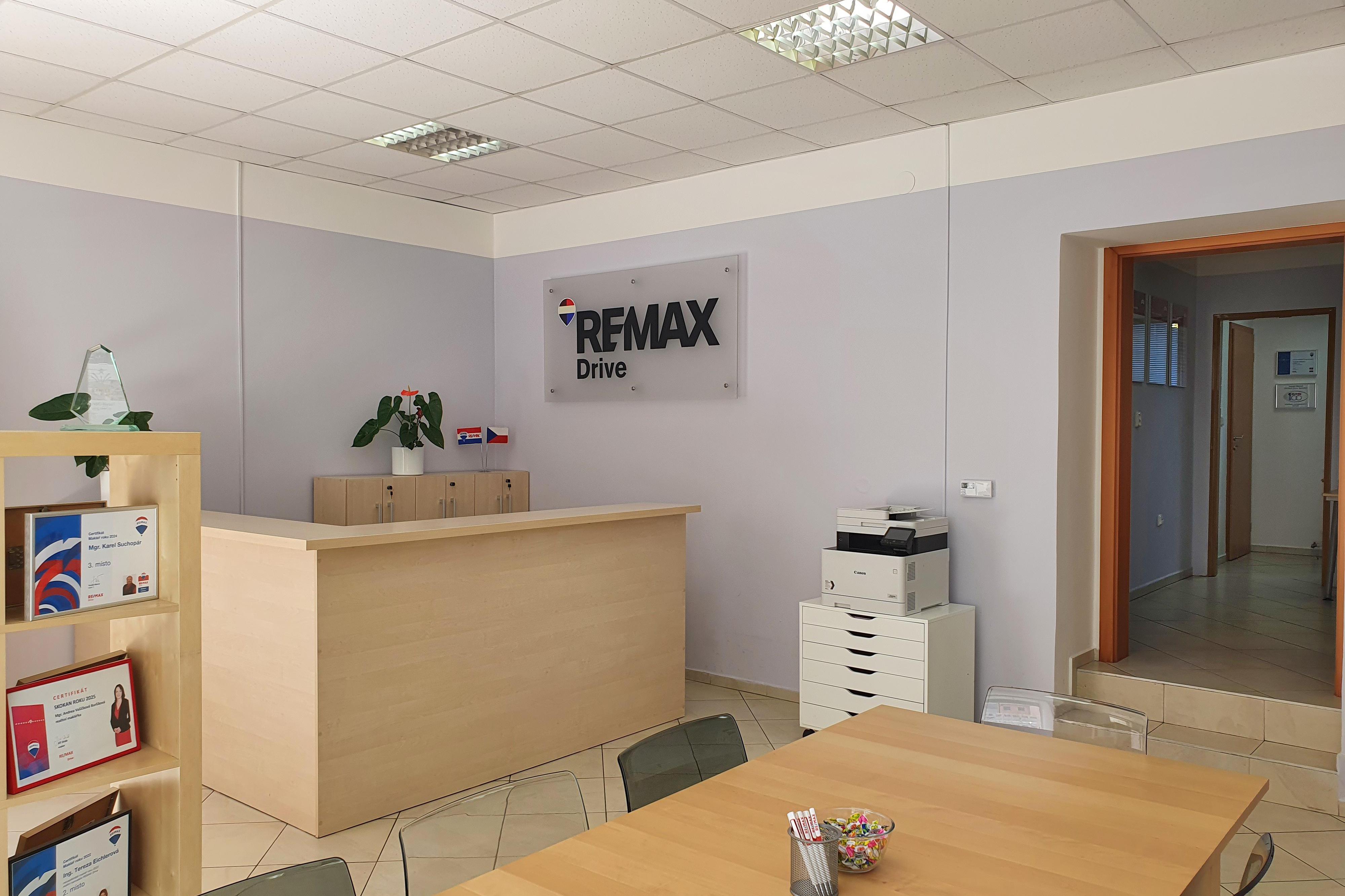 REMAX Drive