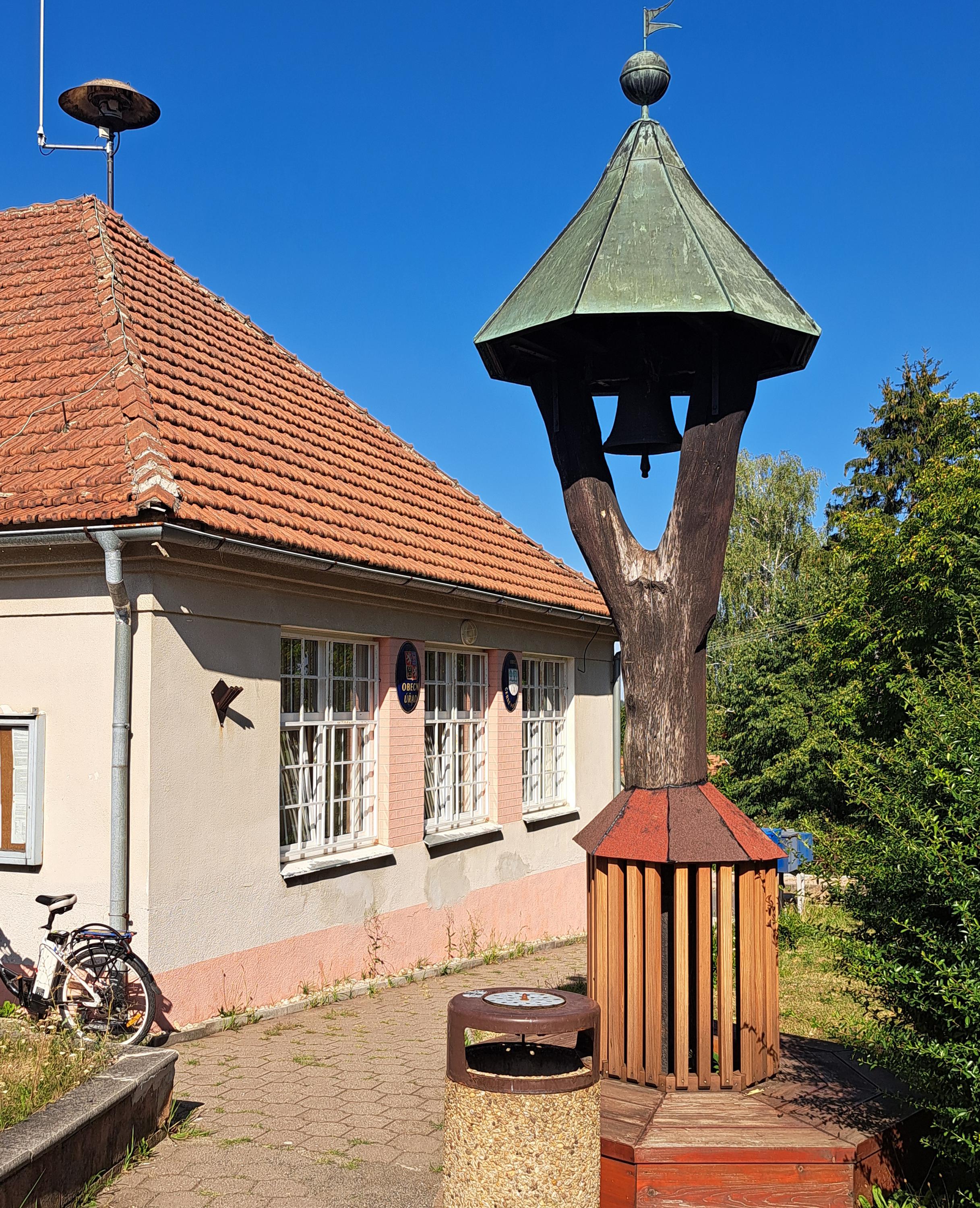 Černé Voděrady - obecní úřad foto 2