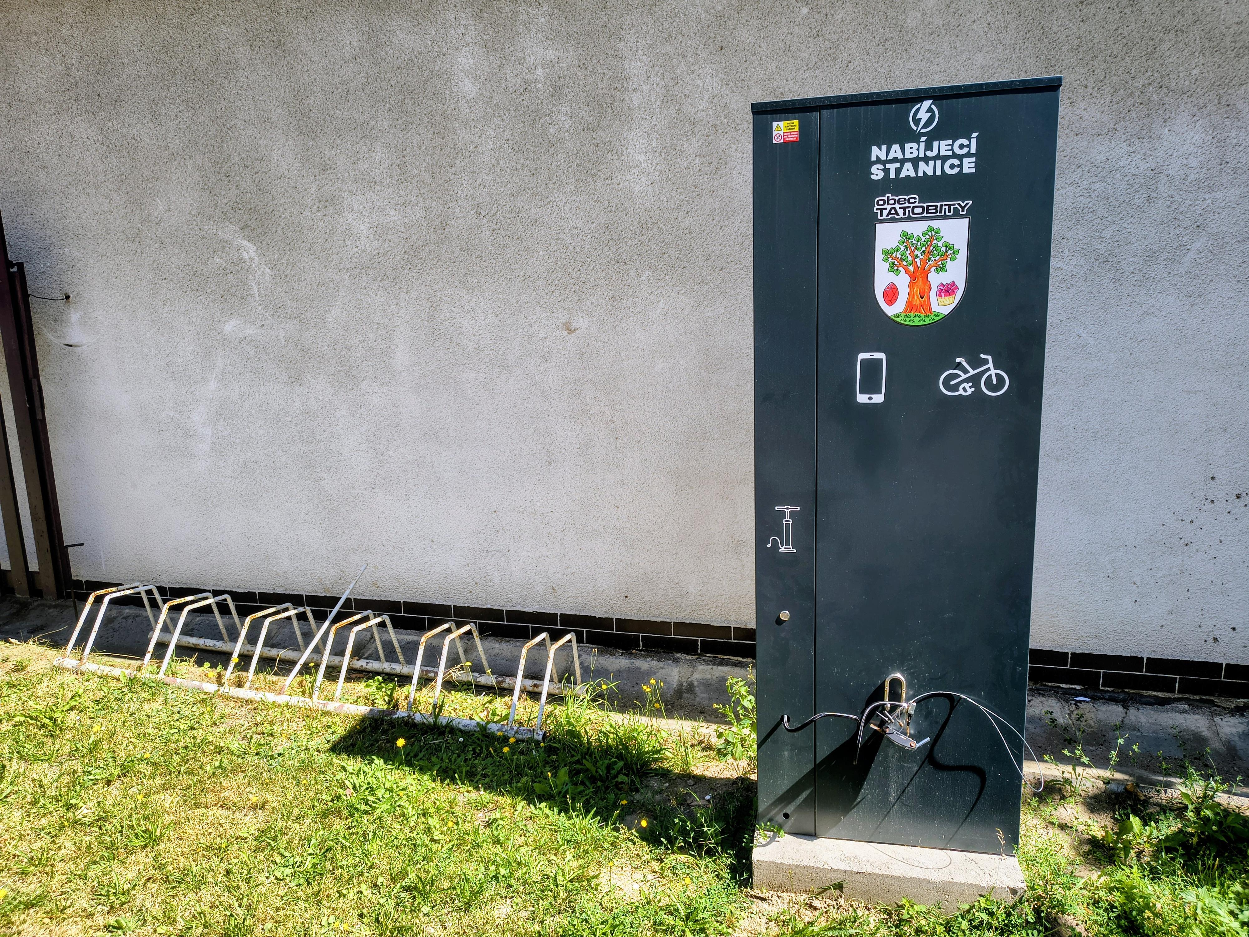Nabíjecí stanice pro elektrokola a mobilní zařízení foto 3
