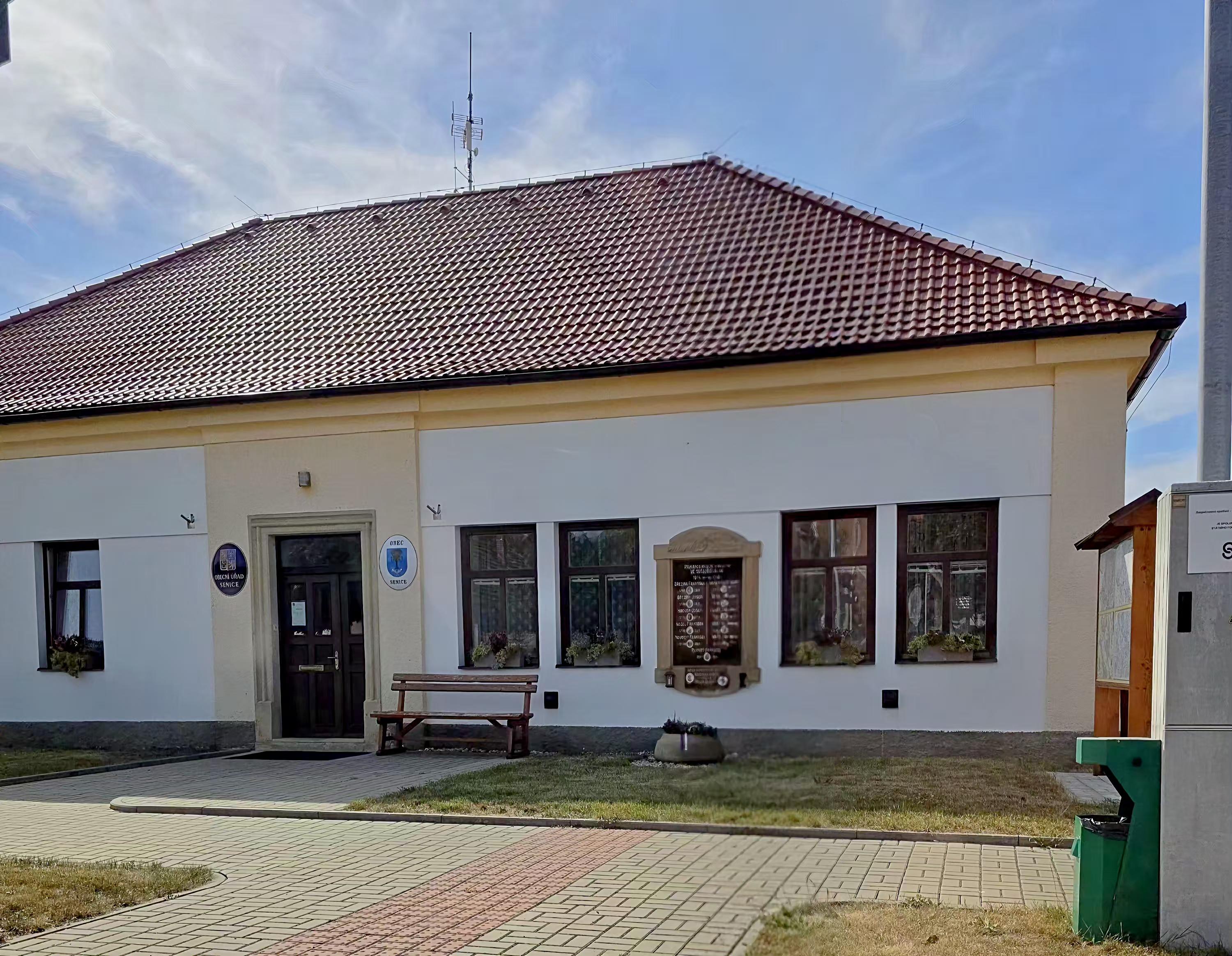 Senice - obecní úřad foto 3