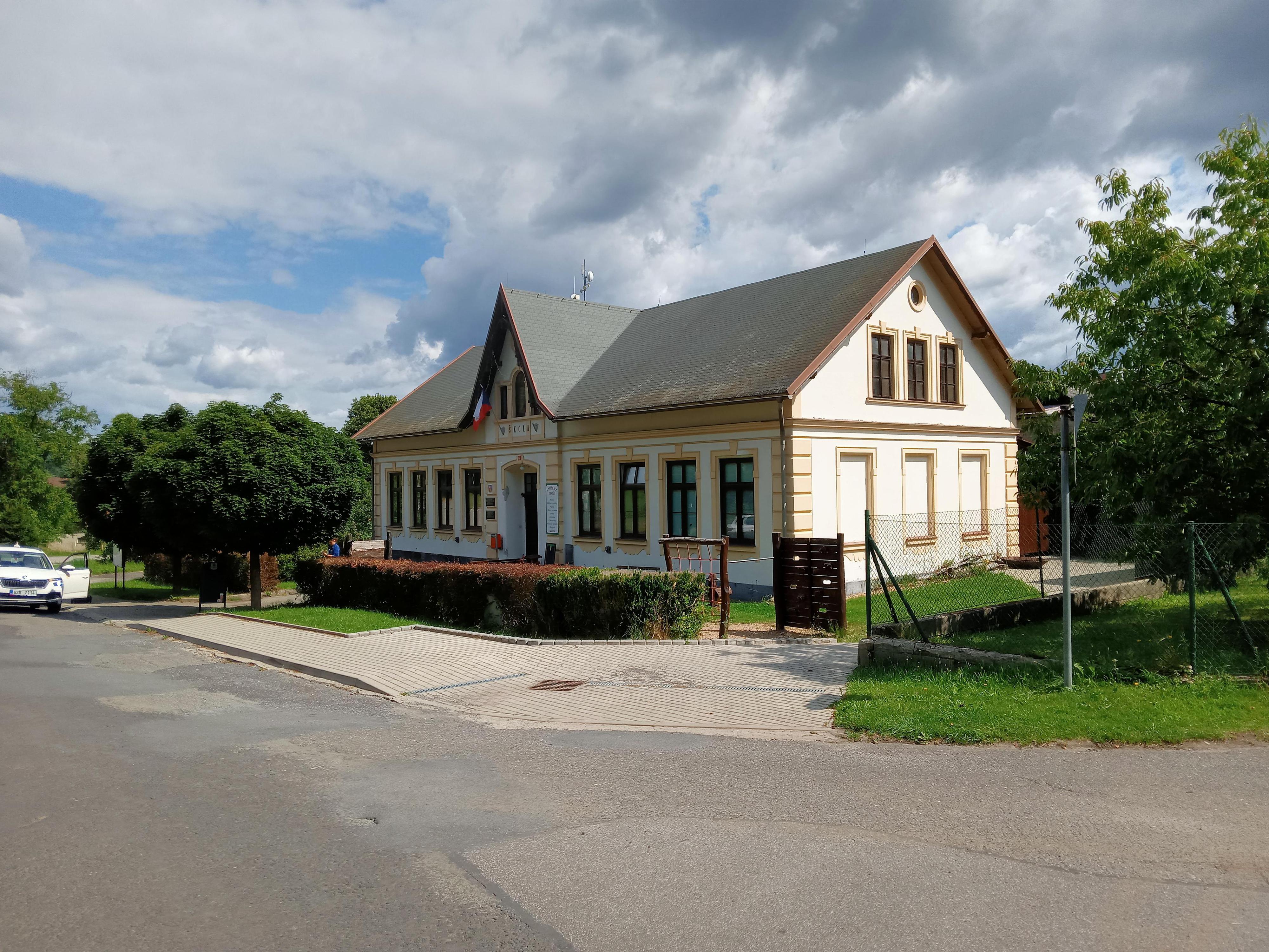 Klokočí - obecní úřad foto 4