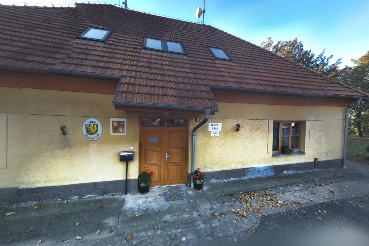 Krakovany - obecní úřad foto 2