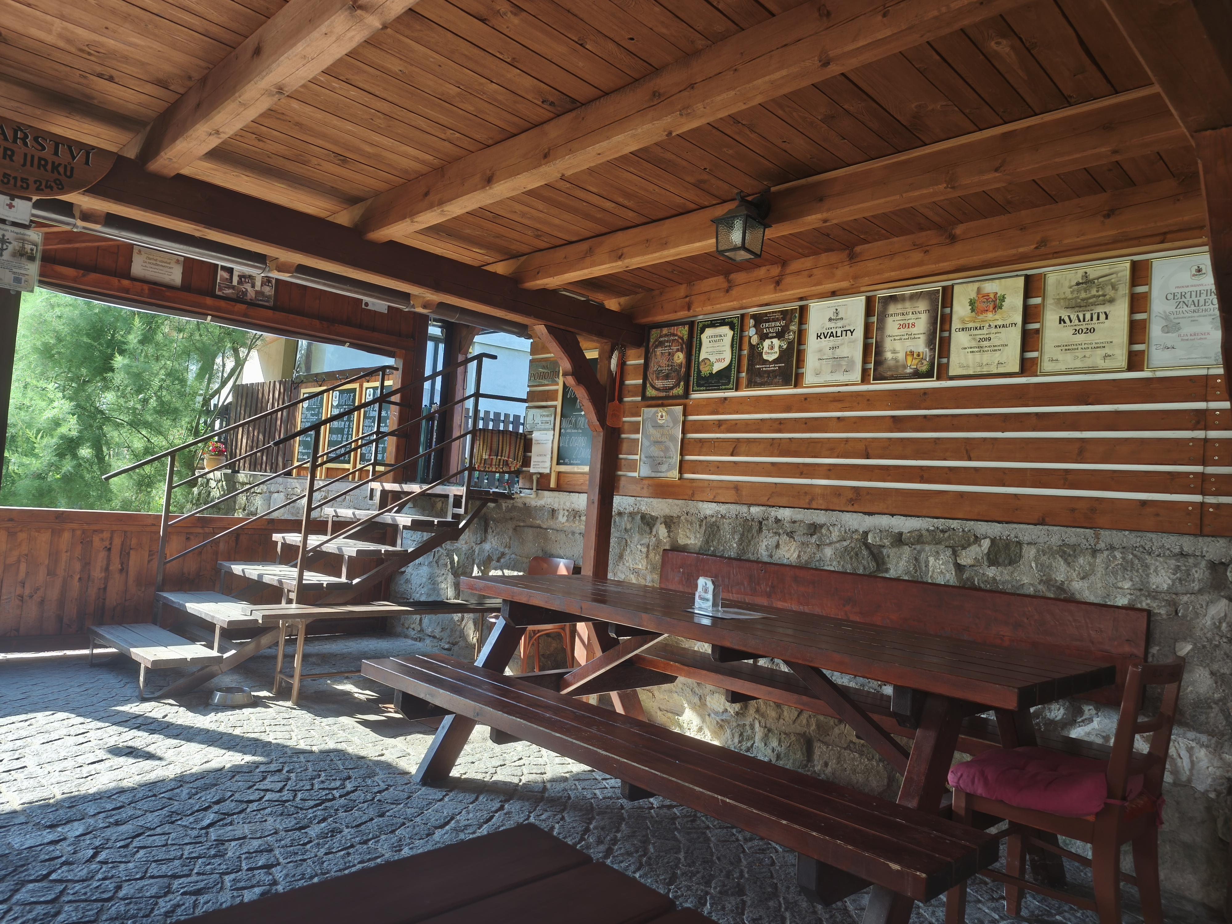 Občerstvení pod Mostem