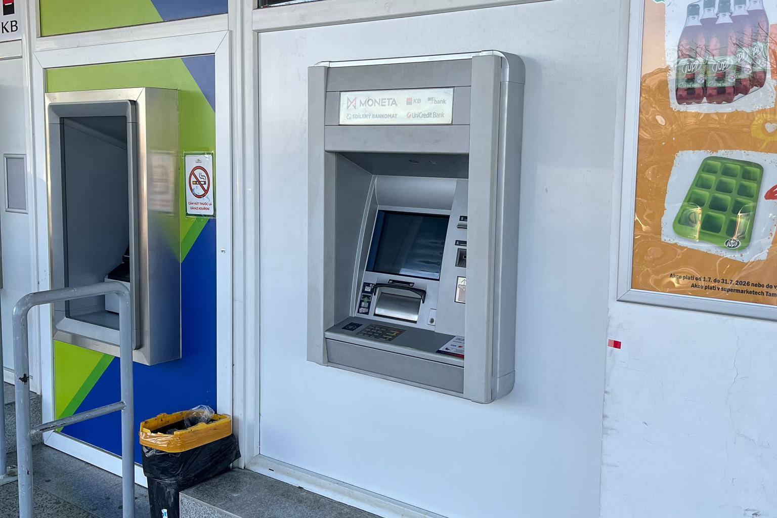 MONETA Bank bankomat