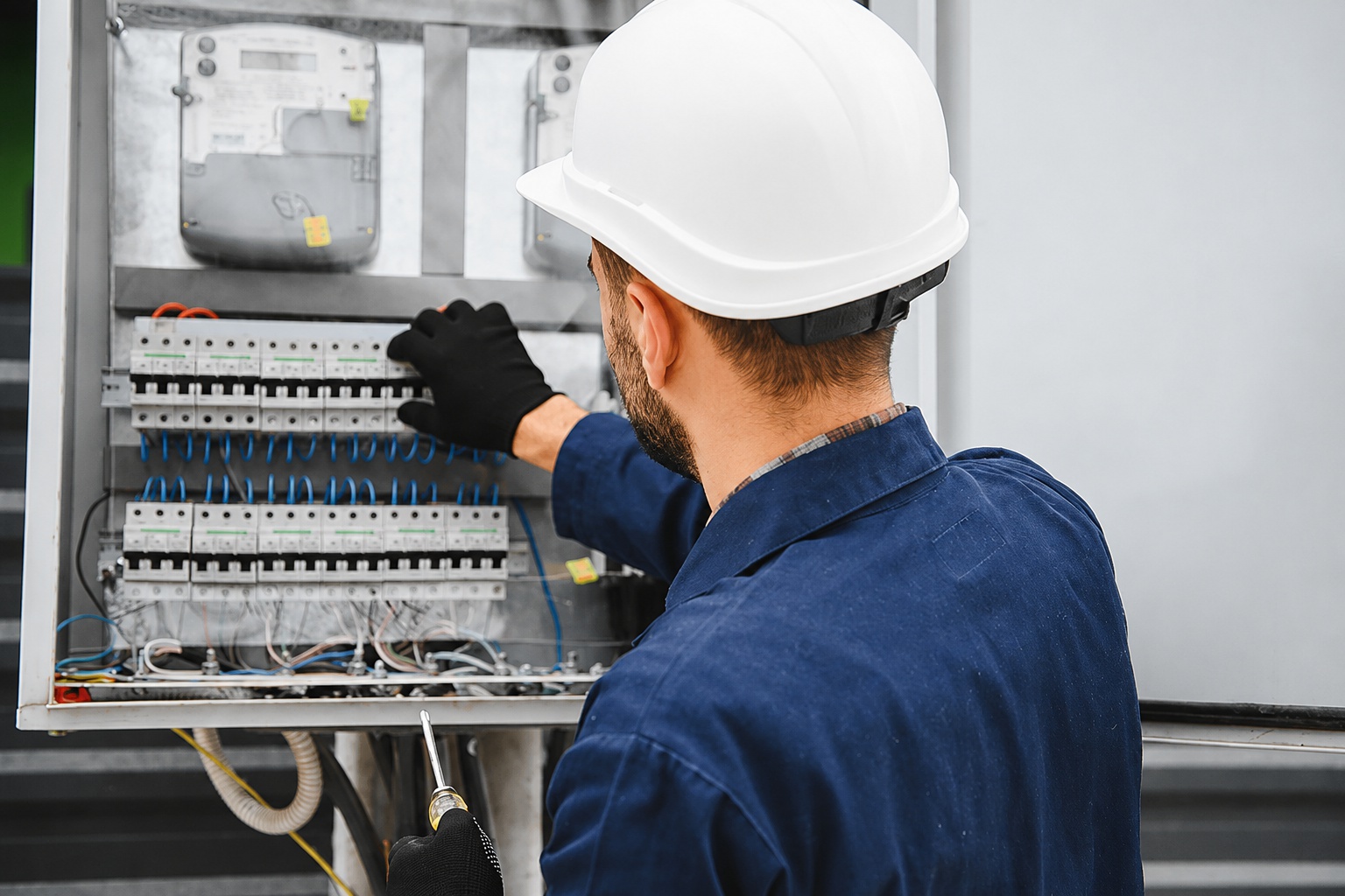 Průmyslové elektroinstalace a servis