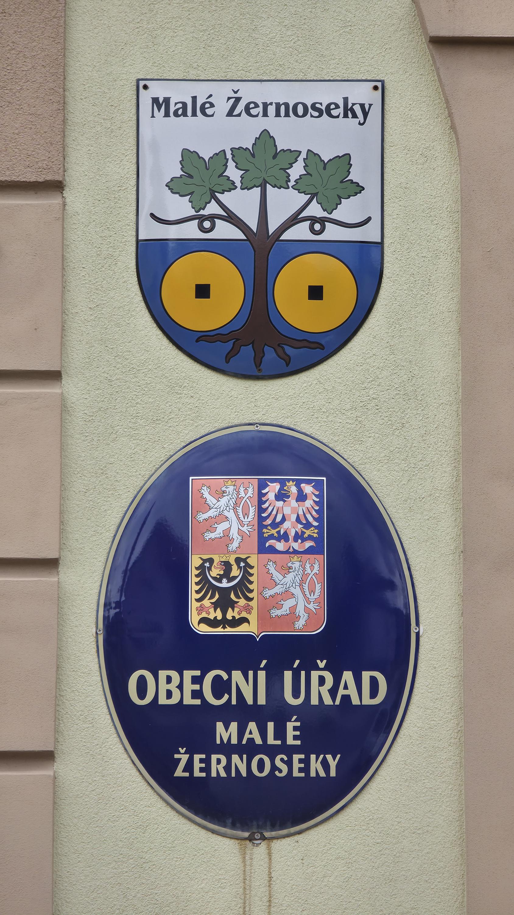 Malé Žernoseky - obecní úřad foto 3