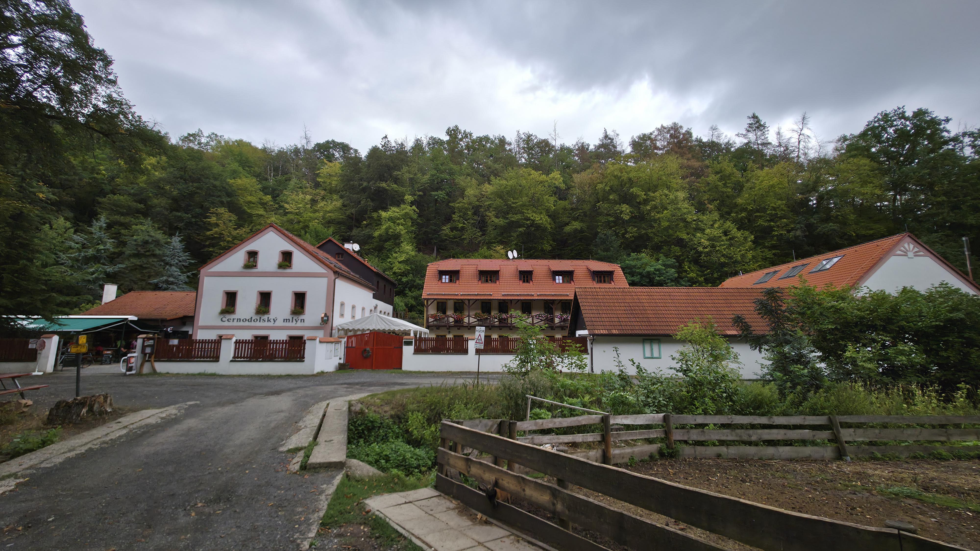 Restaurace Černodolský mlýn foto 4