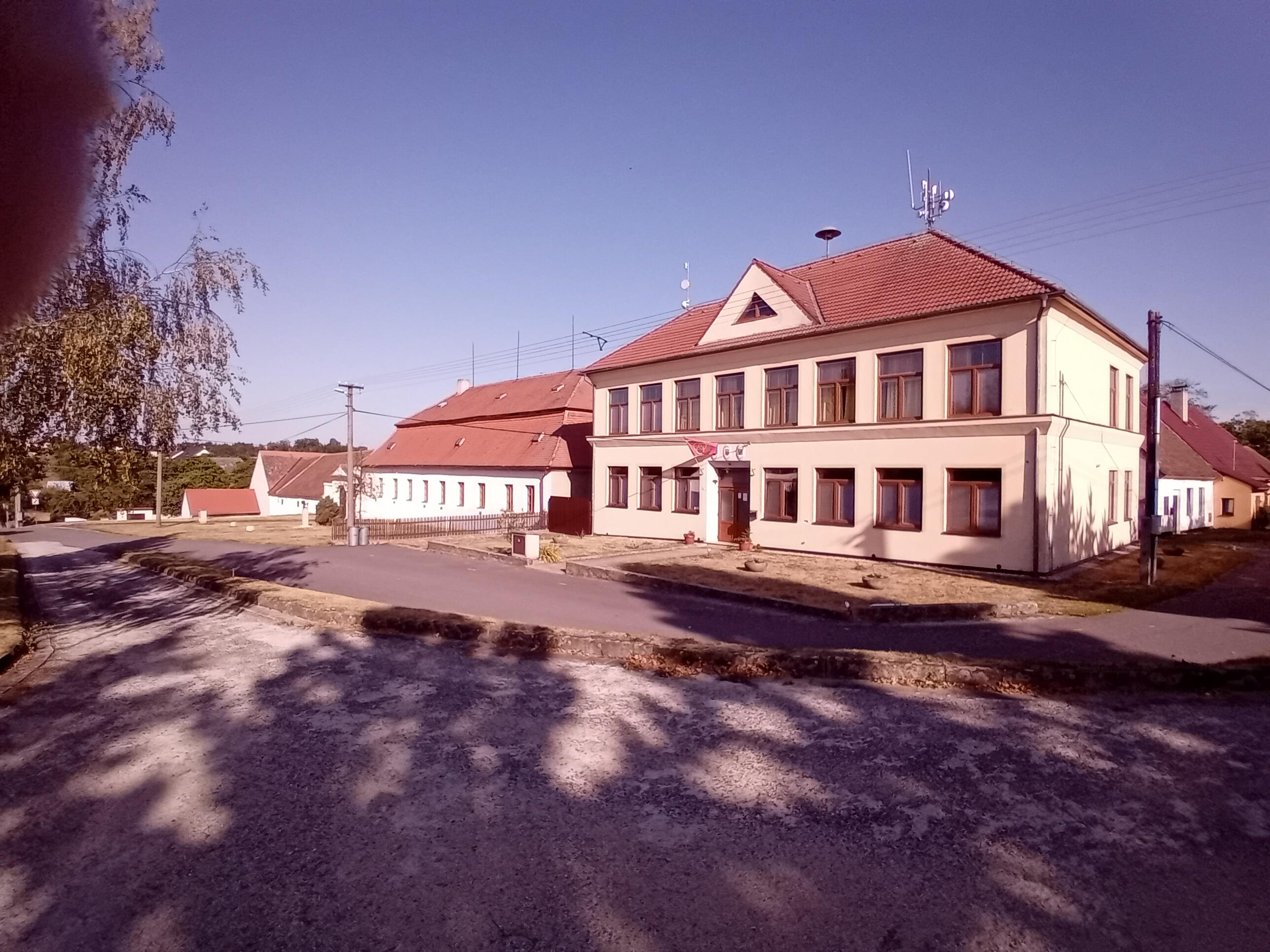 Babice - obecní úřad foto 2