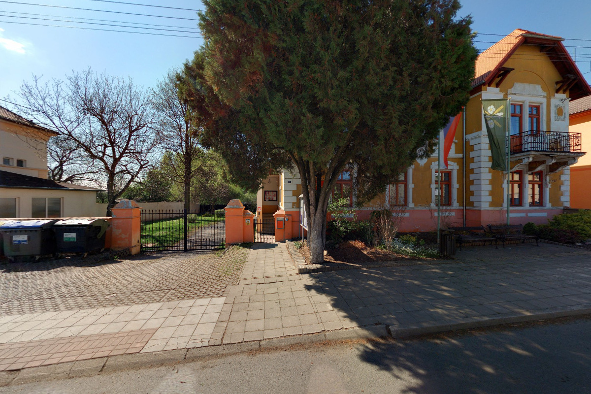 Křešice - obecní úřad foto 6