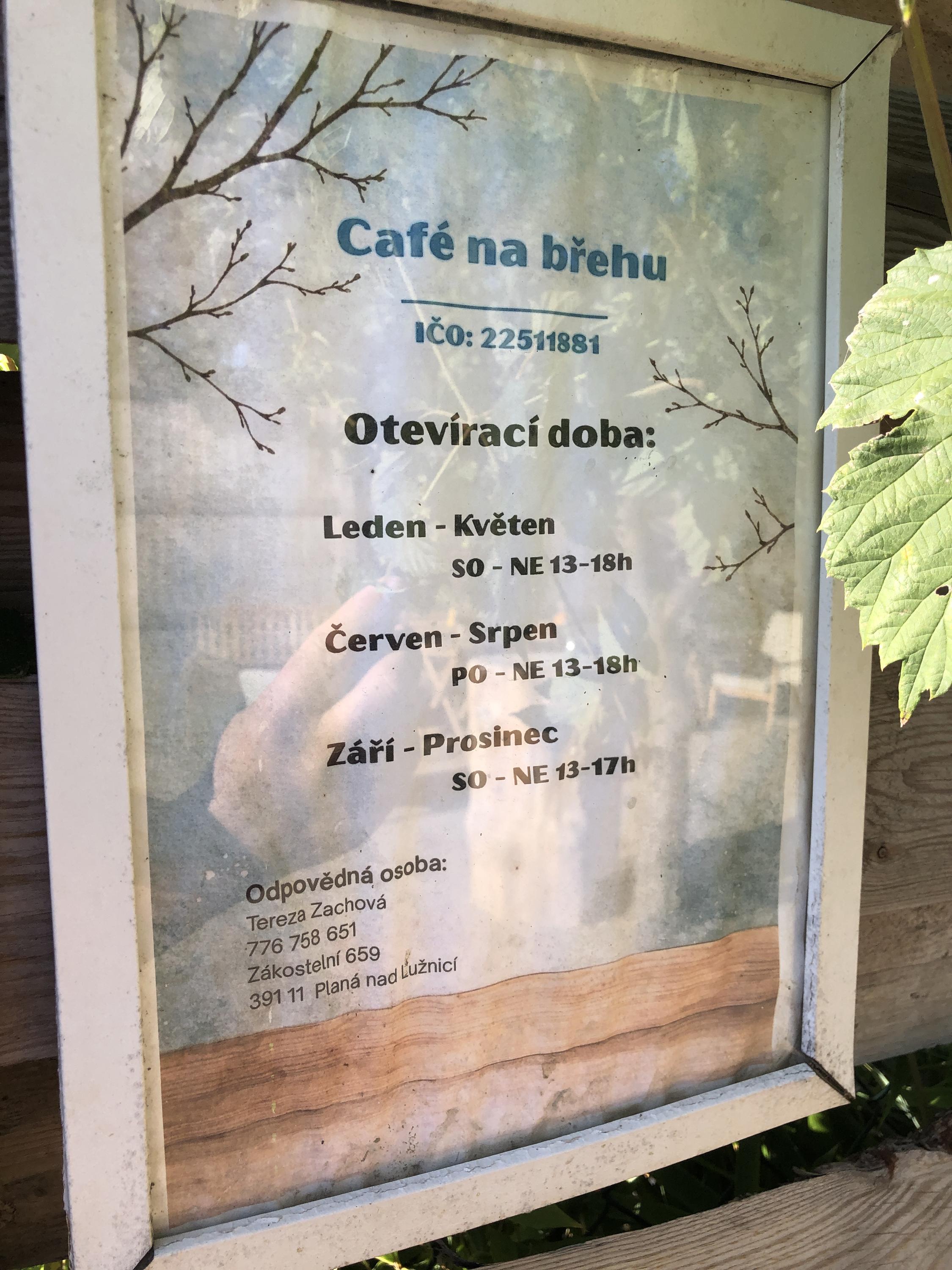Café na břehu foto 6