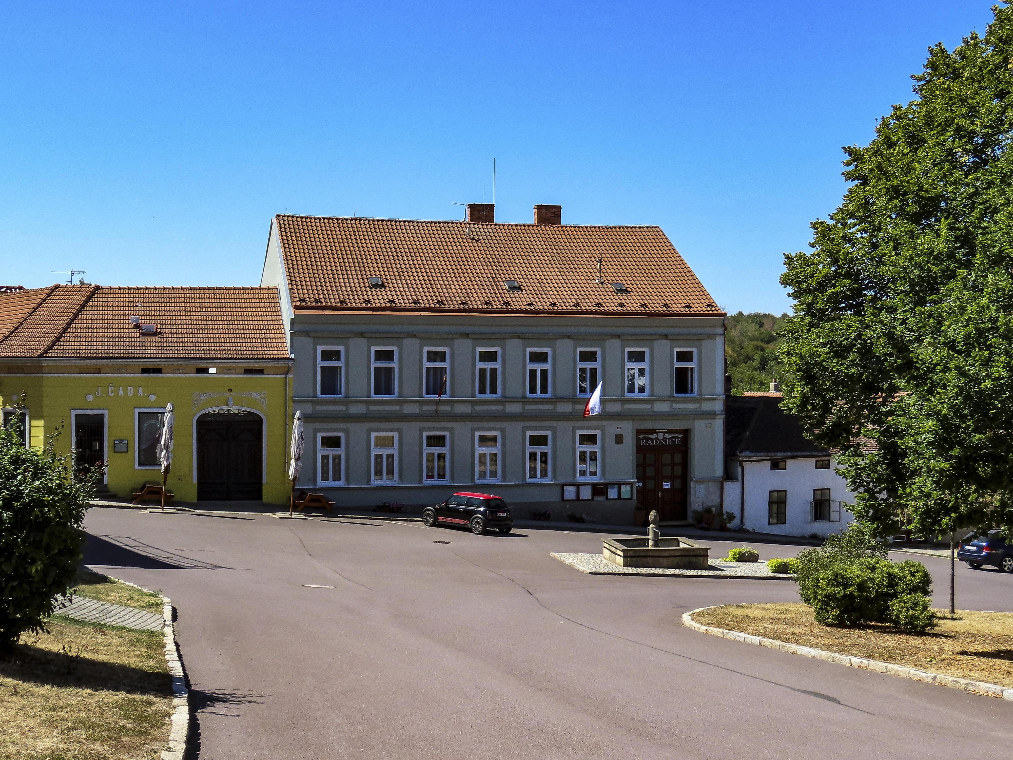 Jevišovice - městský úřad foto 2