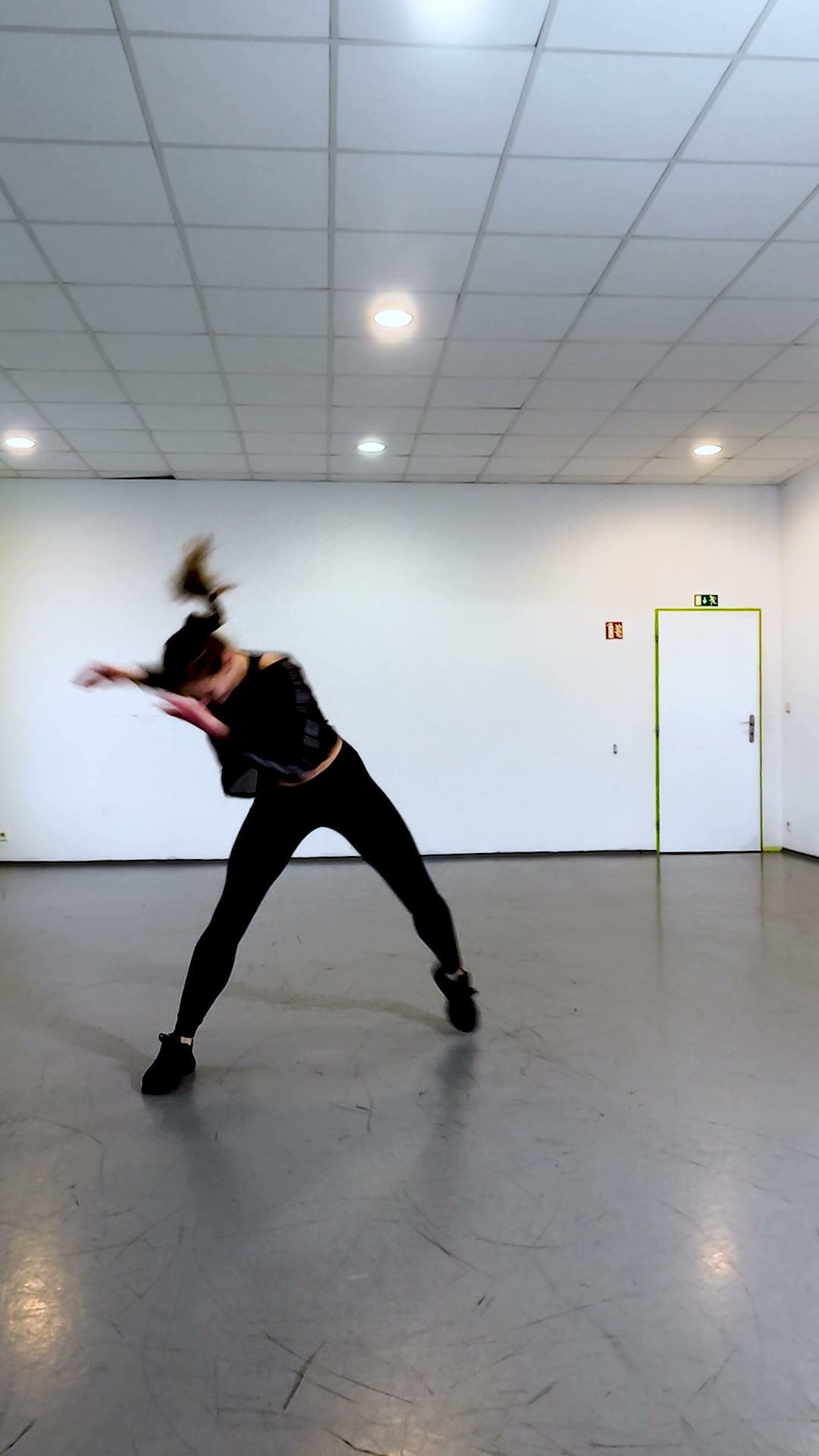 Viola Honzová (Jump. Smile & Dance.) foto 2 (náhled videa)