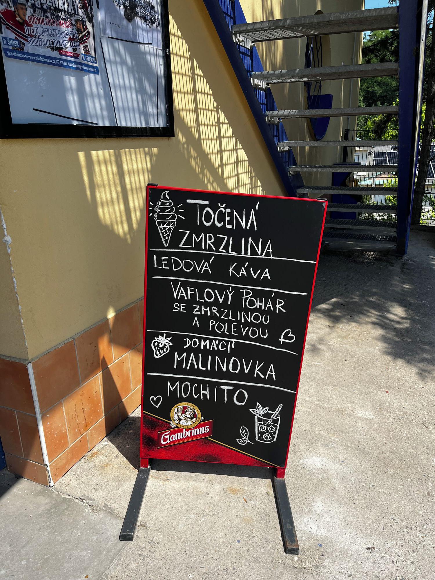 Kiosek na zimním stadionu foto 1