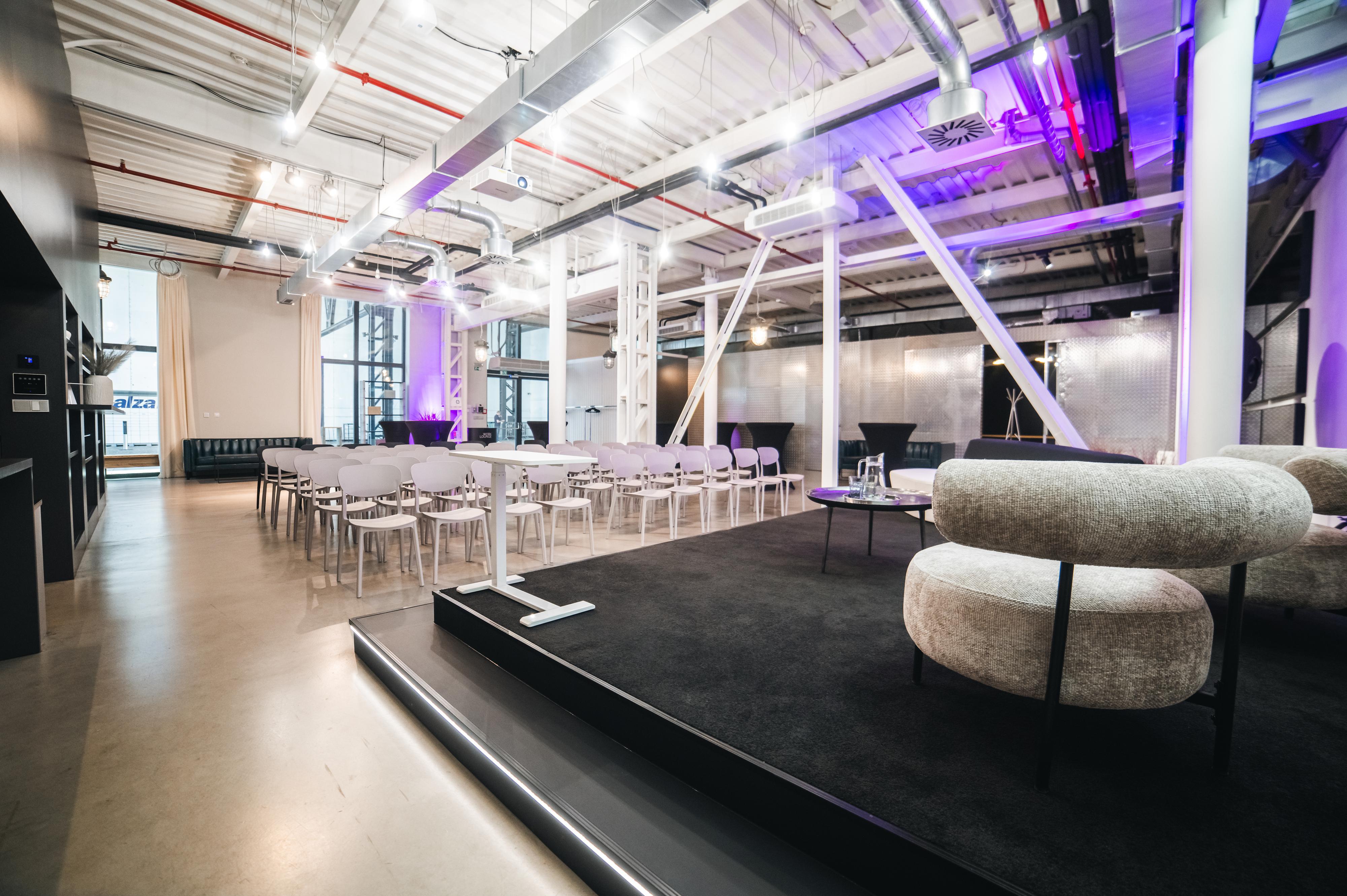 WorkLounge Event House