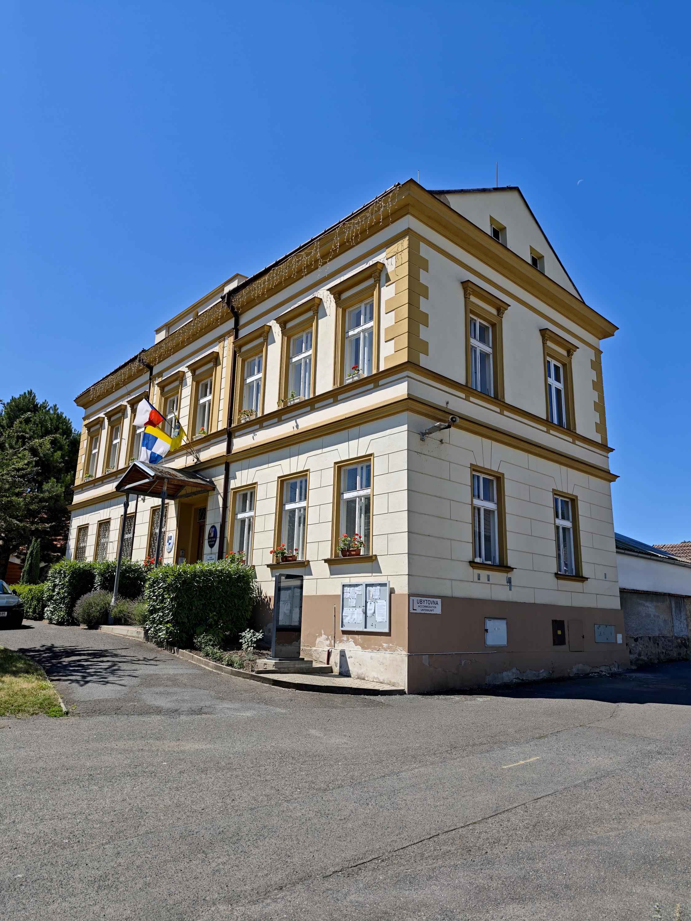 Libochovany - obecní úřad foto 3