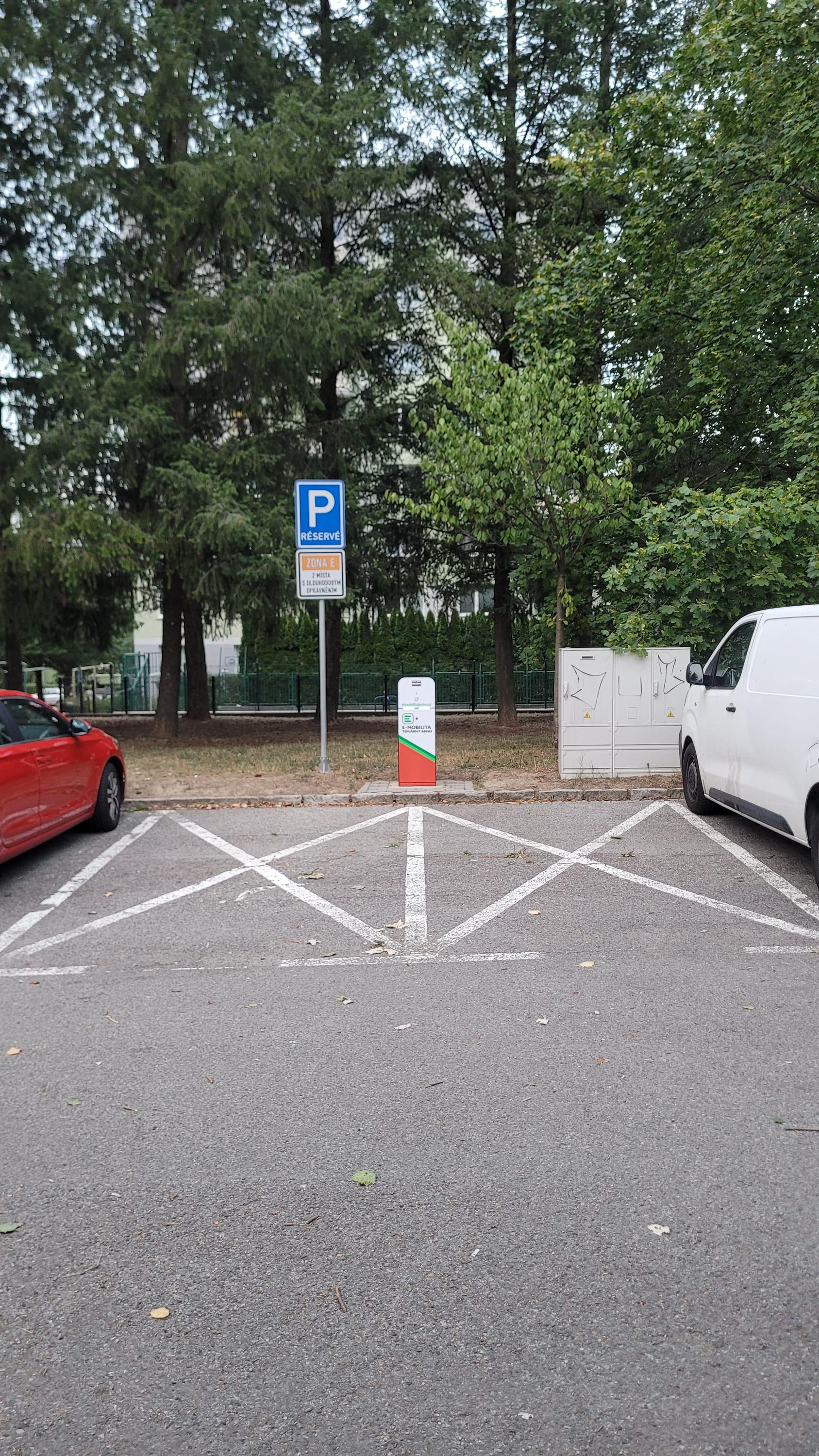 Teplárny Brno, a.s. - dobíjecí stanice pro elektromobily foto 2